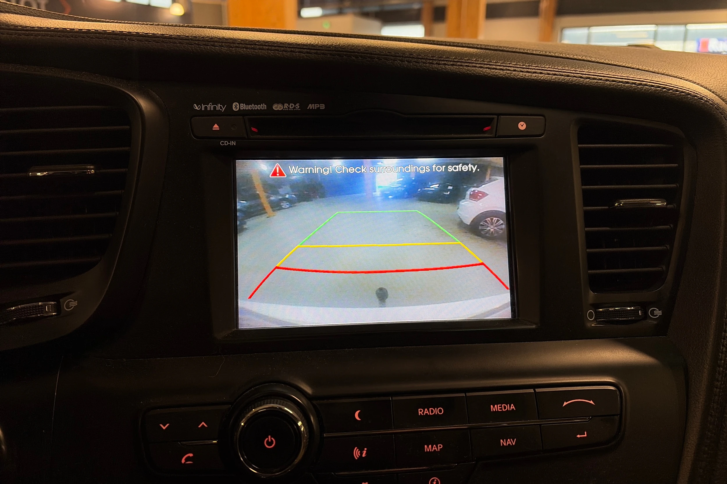 valkoinen Kia Optima 2012 kuva 9.