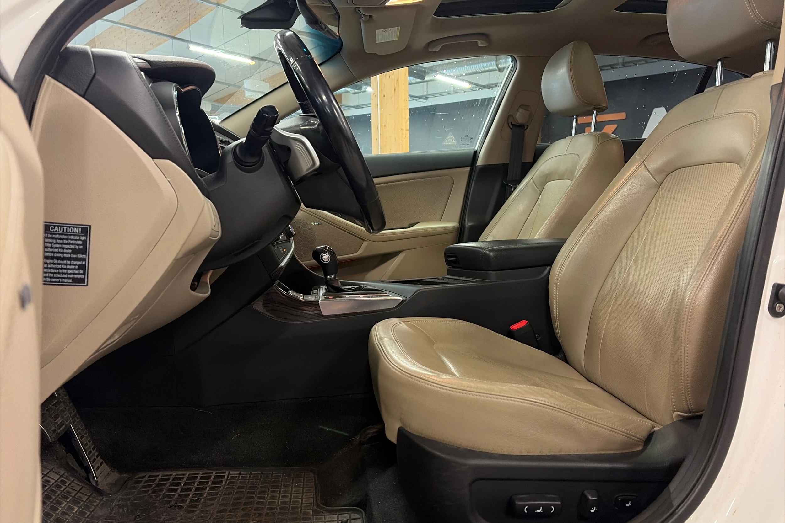 valkoinen Kia Optima 2012 kuva 11.