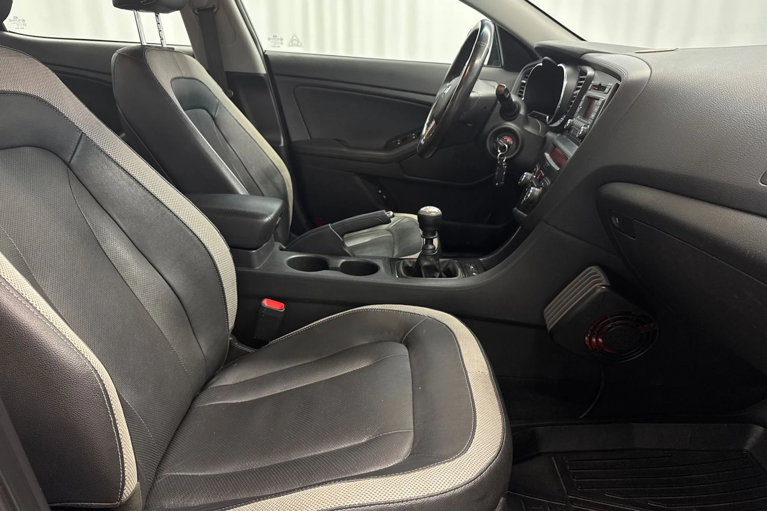 musta Kia Optima 2013 kuva 11.