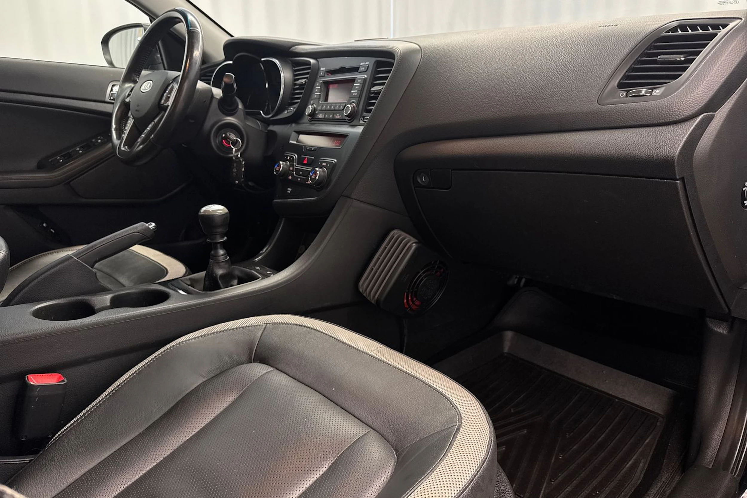 musta Kia Optima 2013 kuva 12.