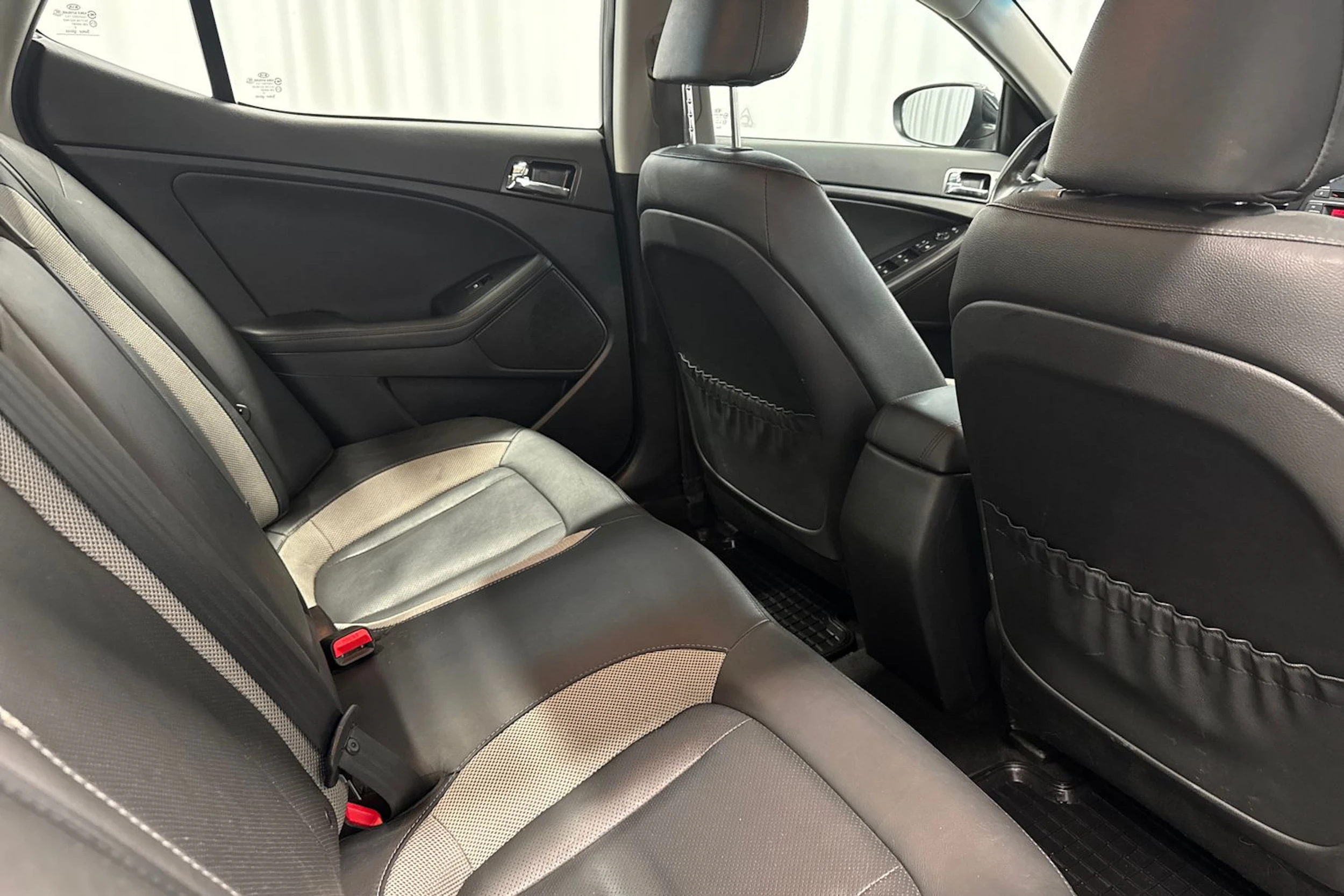 musta Kia Optima 2013 kuva 14.