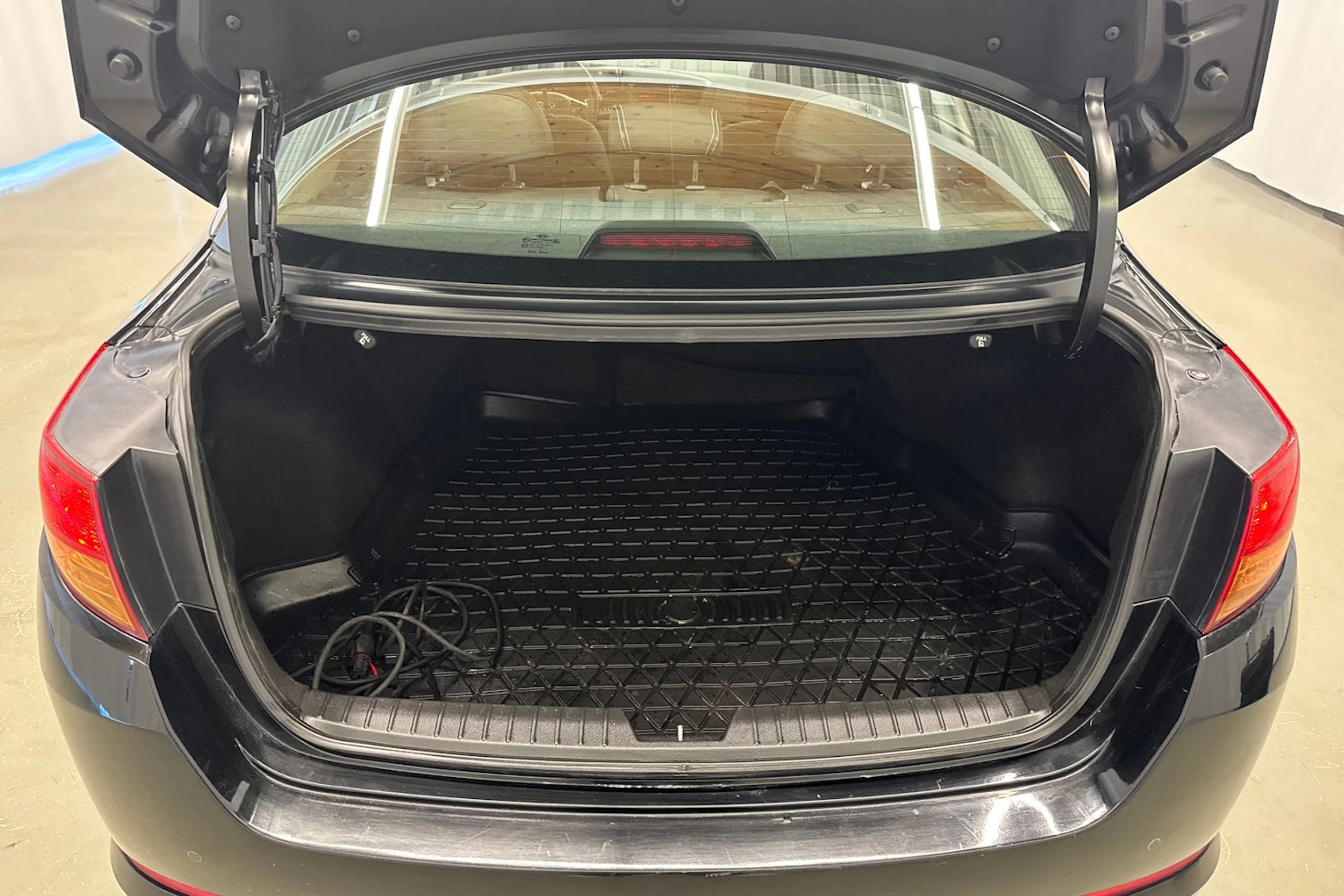 musta Kia Optima 2013 kuva 15.