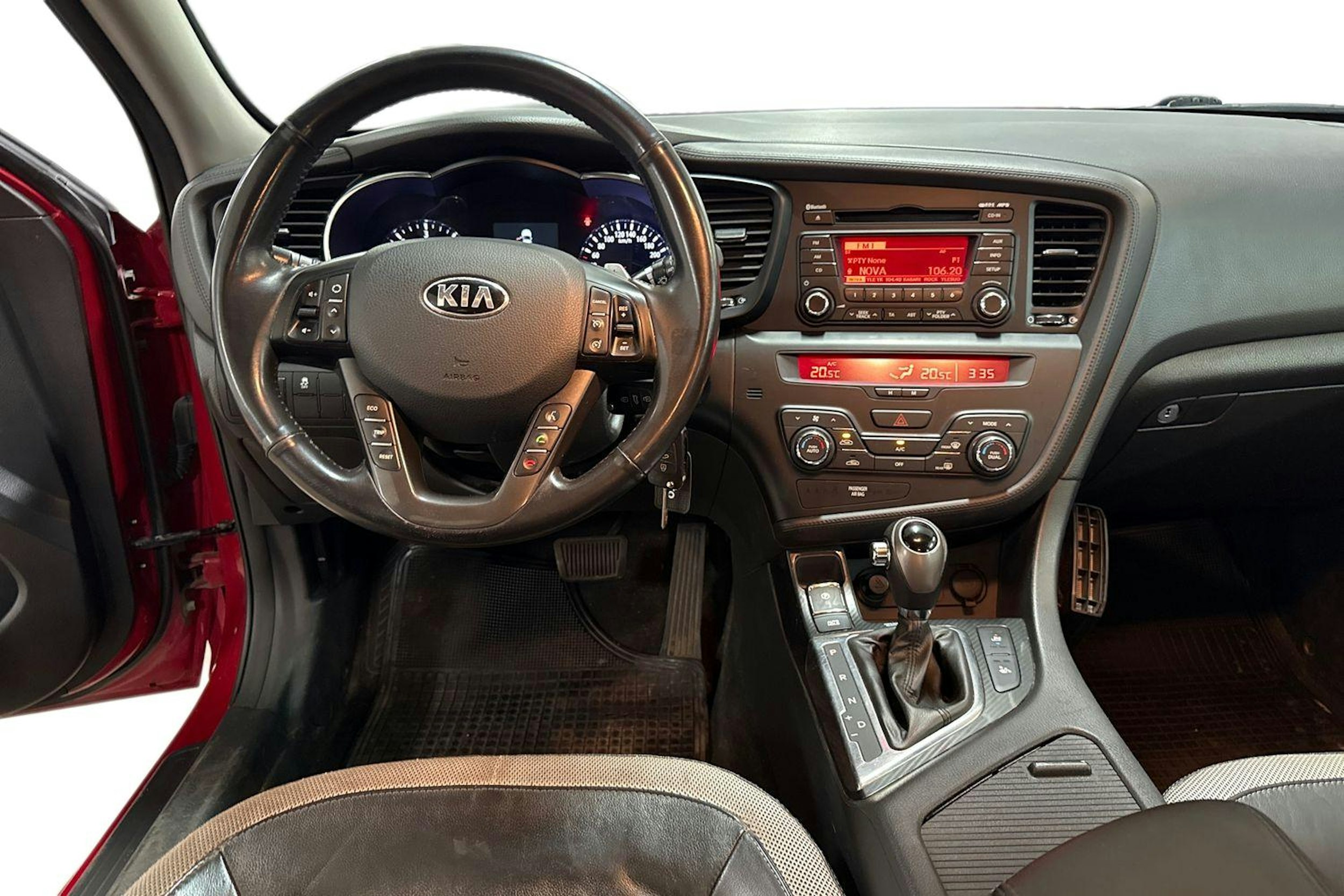 Punainen Kia Optima 2013 kuva 9.