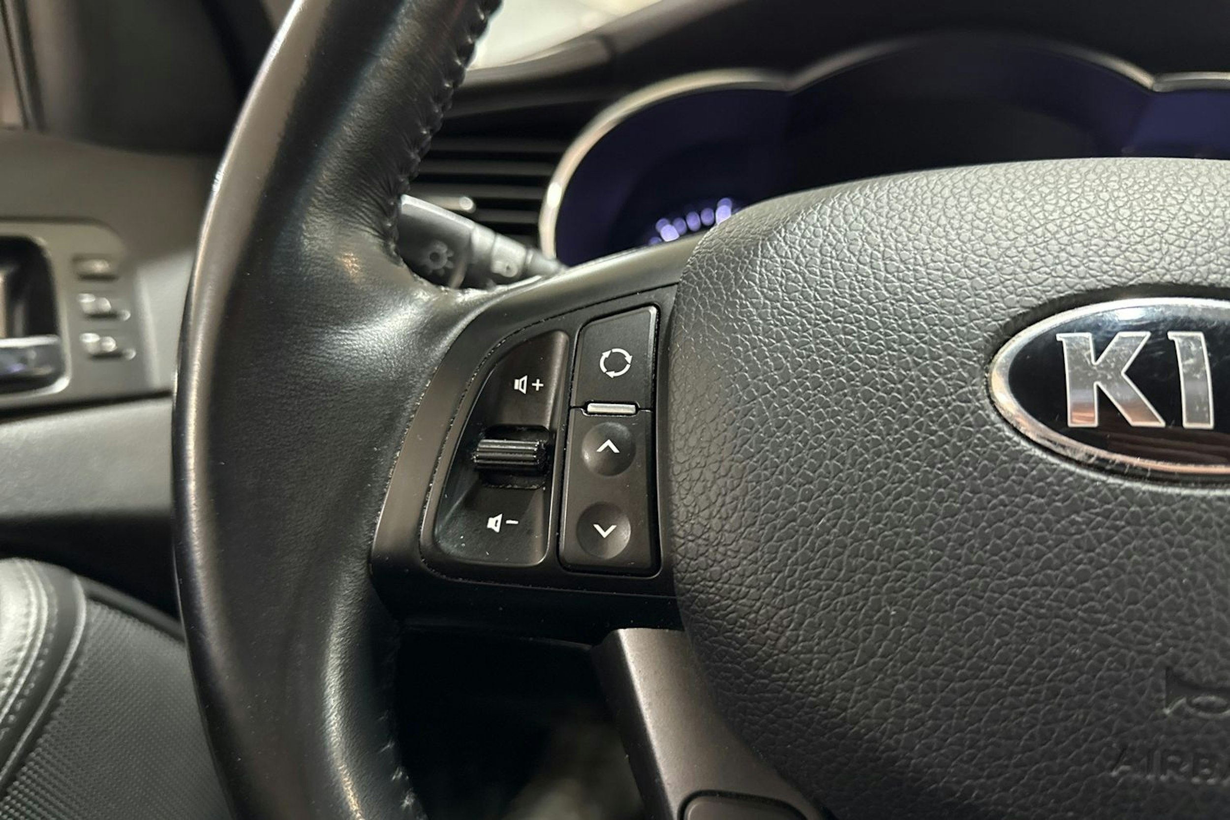 Punainen Kia Optima 2013 kuva 16.