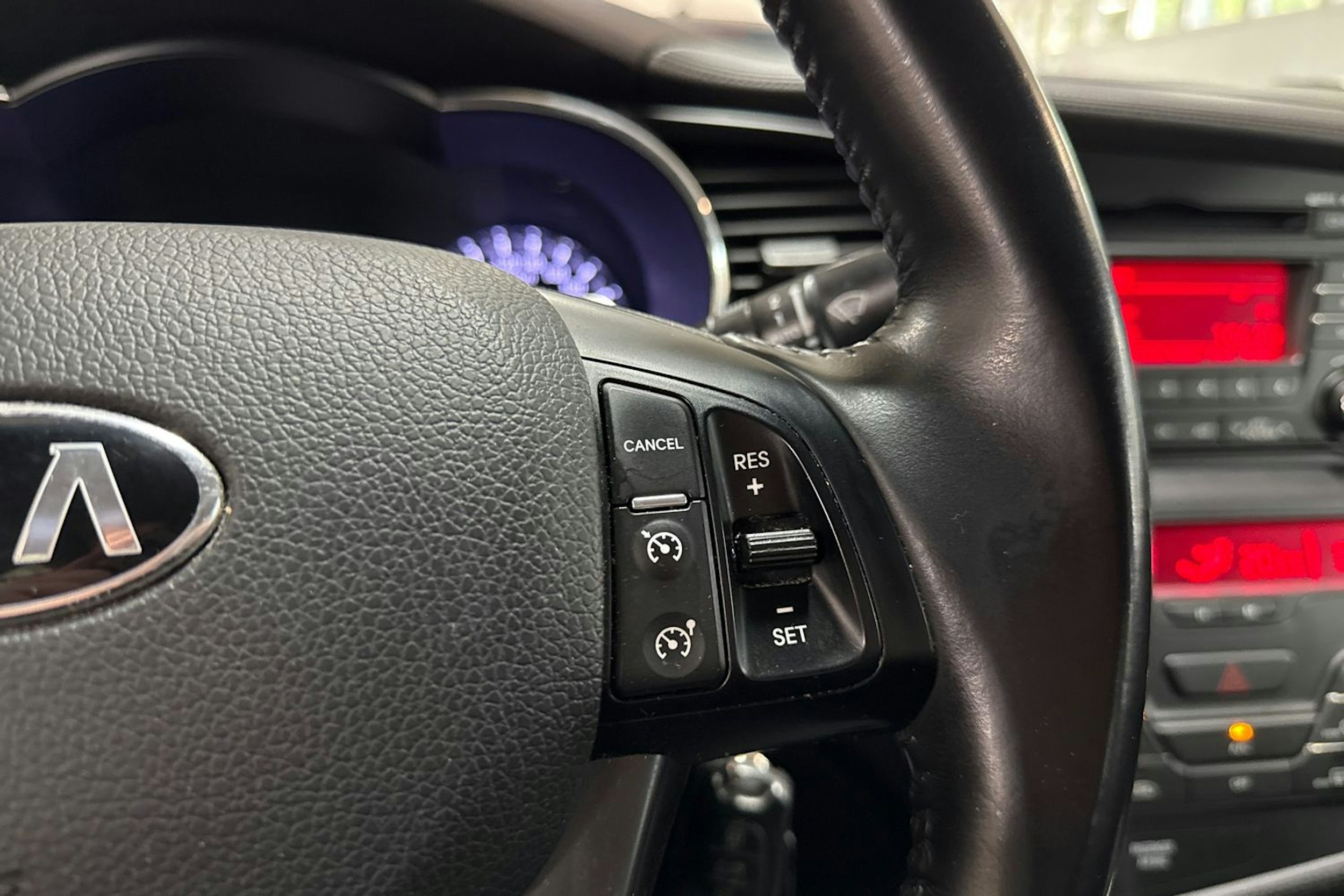 Punainen Kia Optima 2013 kuva 17.
