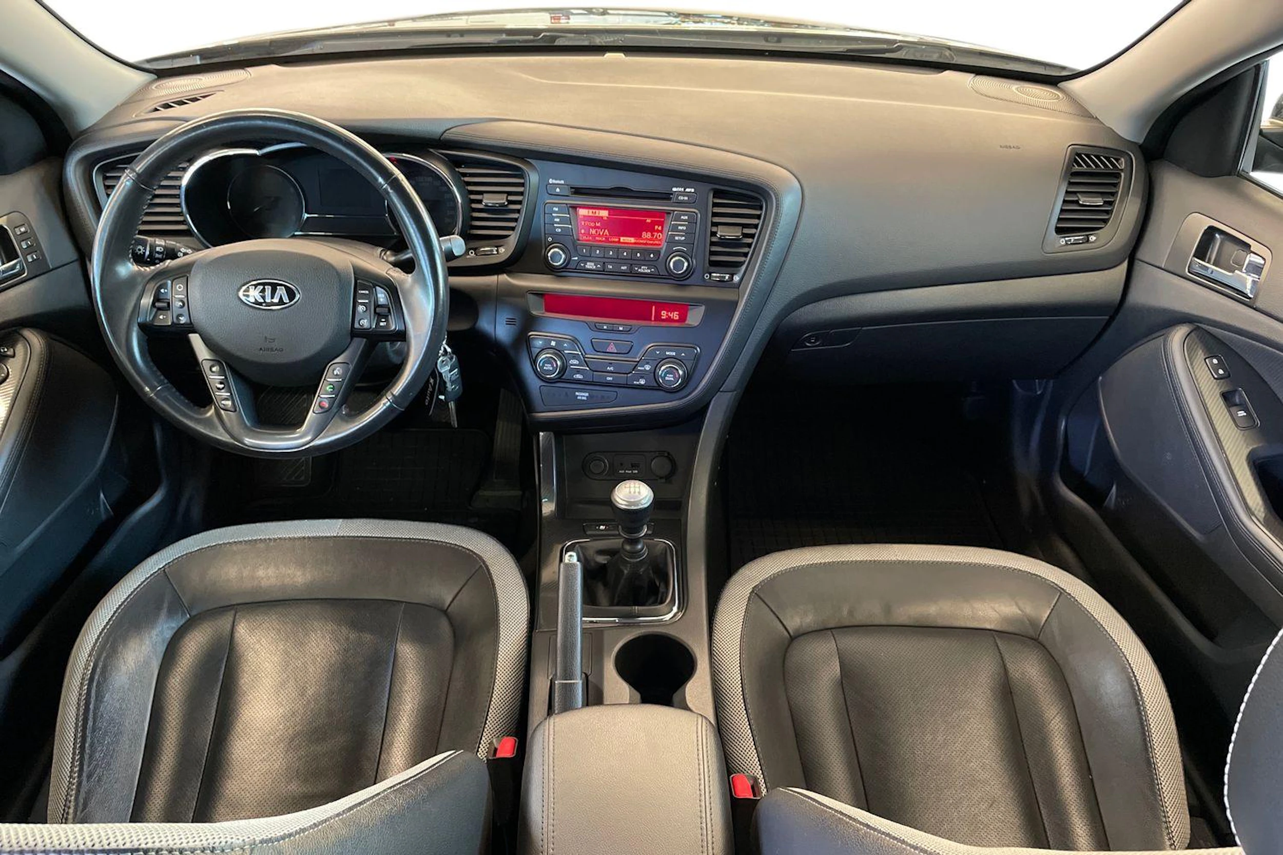 Musta Kia Optima 2013 kuva 7.