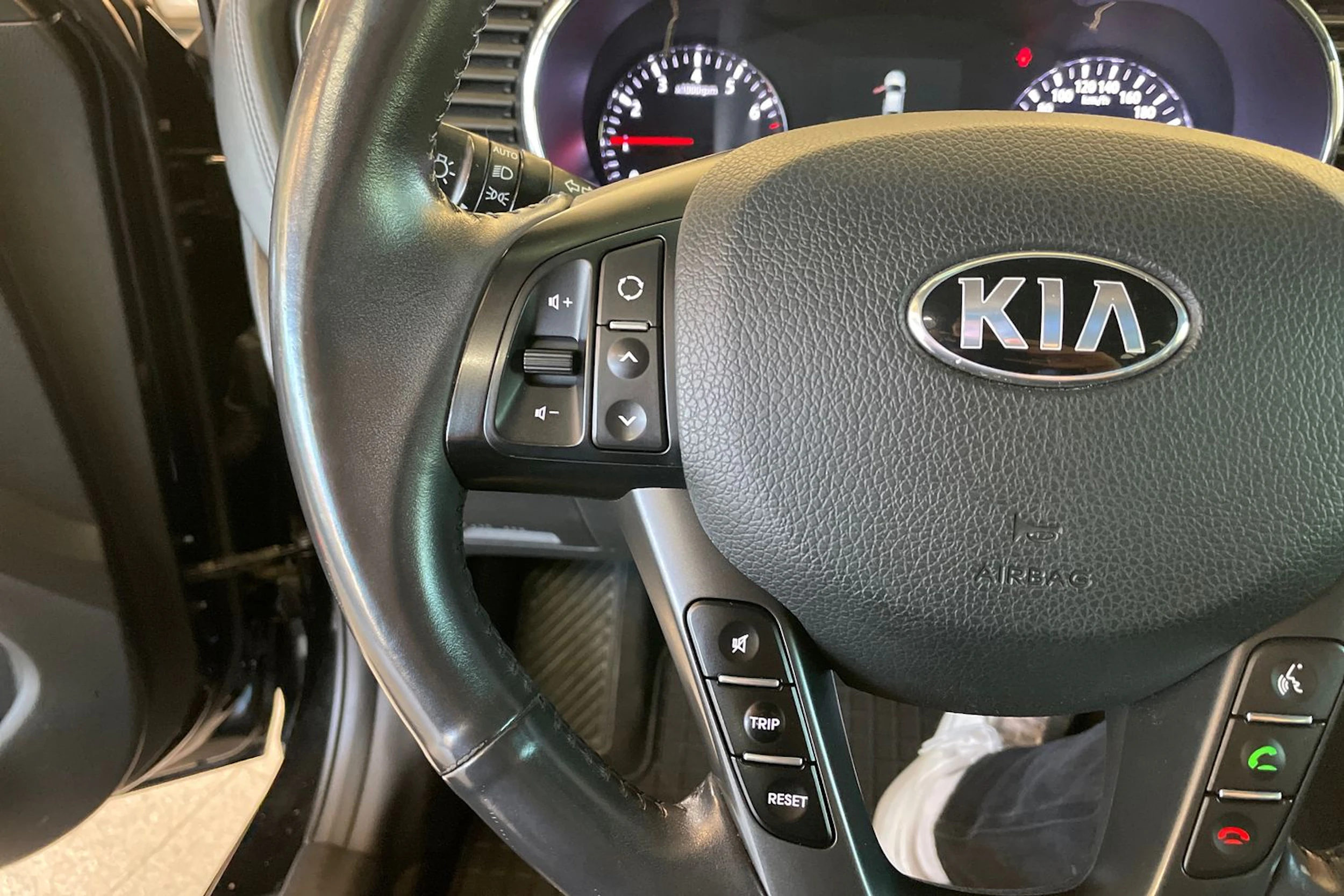 Musta Kia Optima 2013 kuva 11.