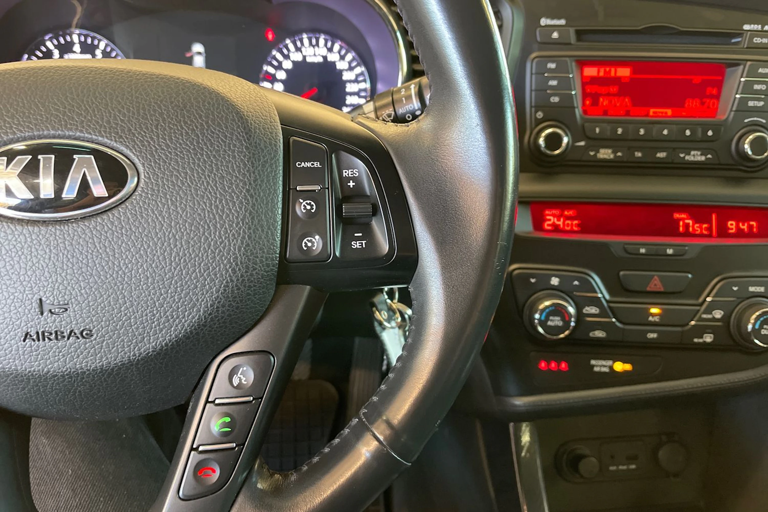 Musta Kia Optima 2013 kuva 12.