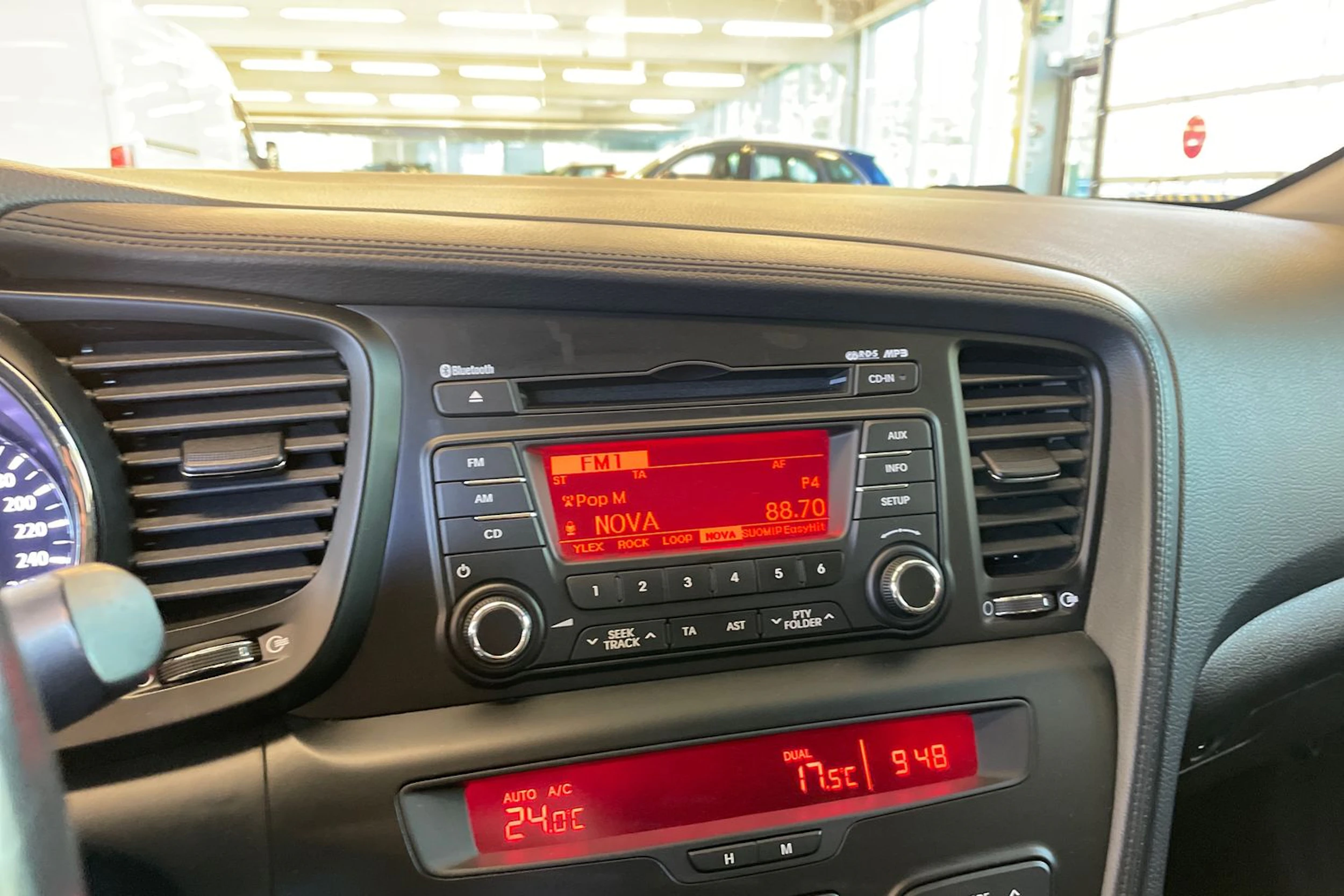 Musta Kia Optima 2013 kuva 14.