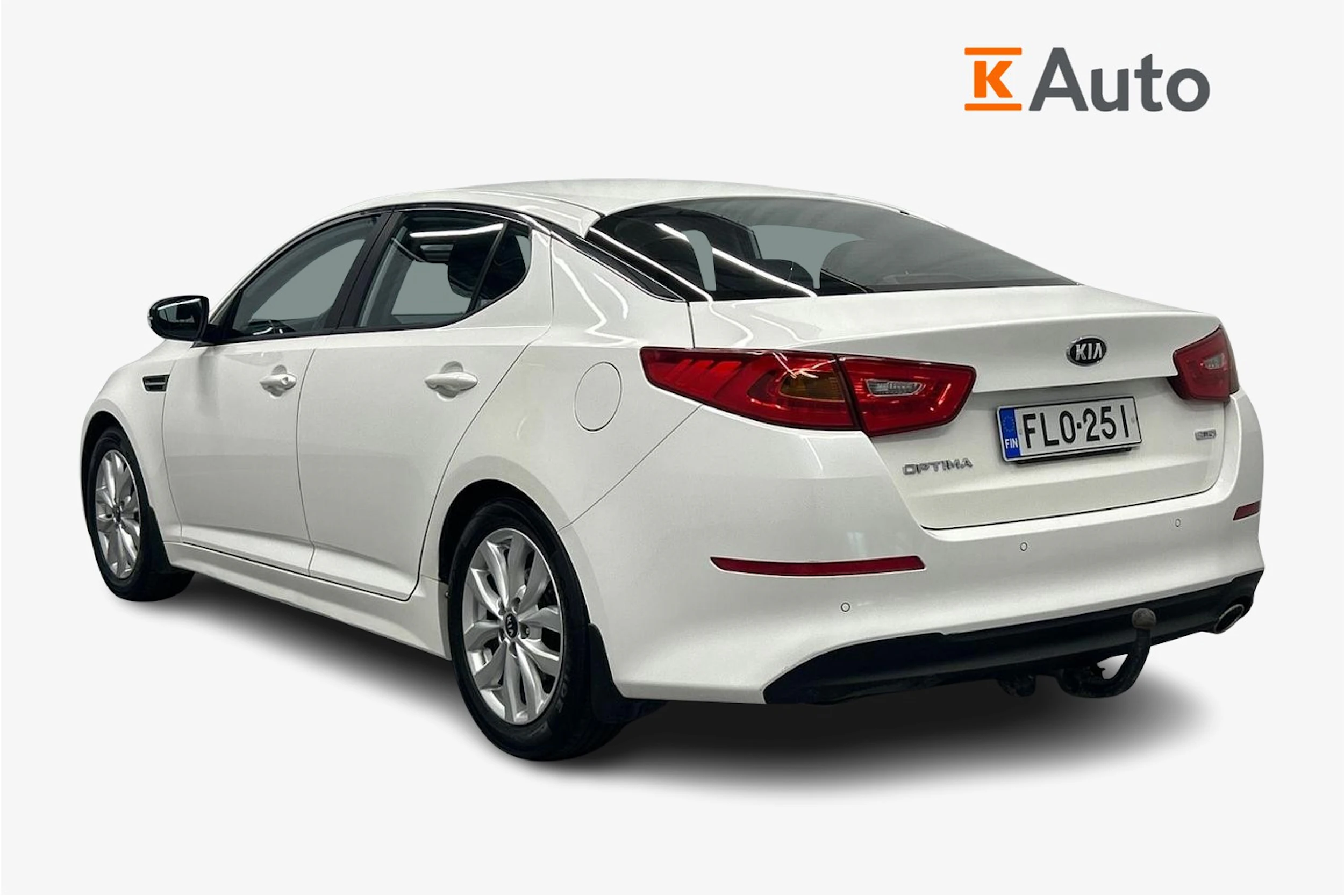 valkoinen Kia Optima 2015 kuva 2.