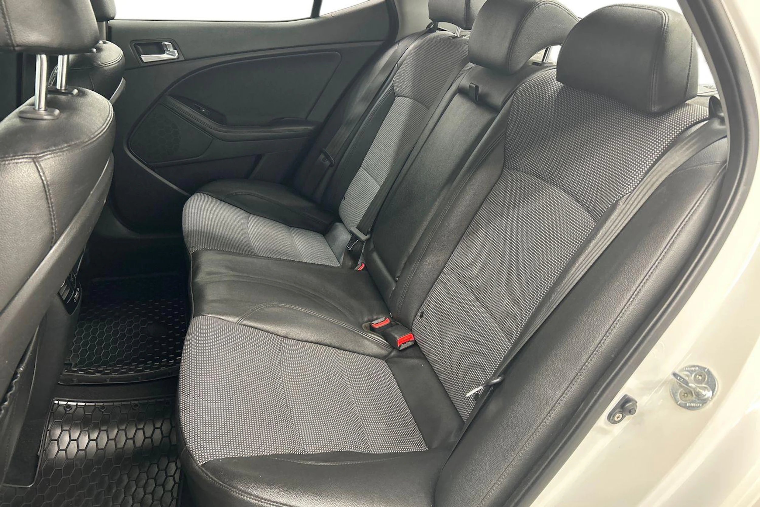 valkoinen Kia Optima 2015 kuva 8.