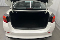 valkoinen Kia Optima 2015 kuva 13.