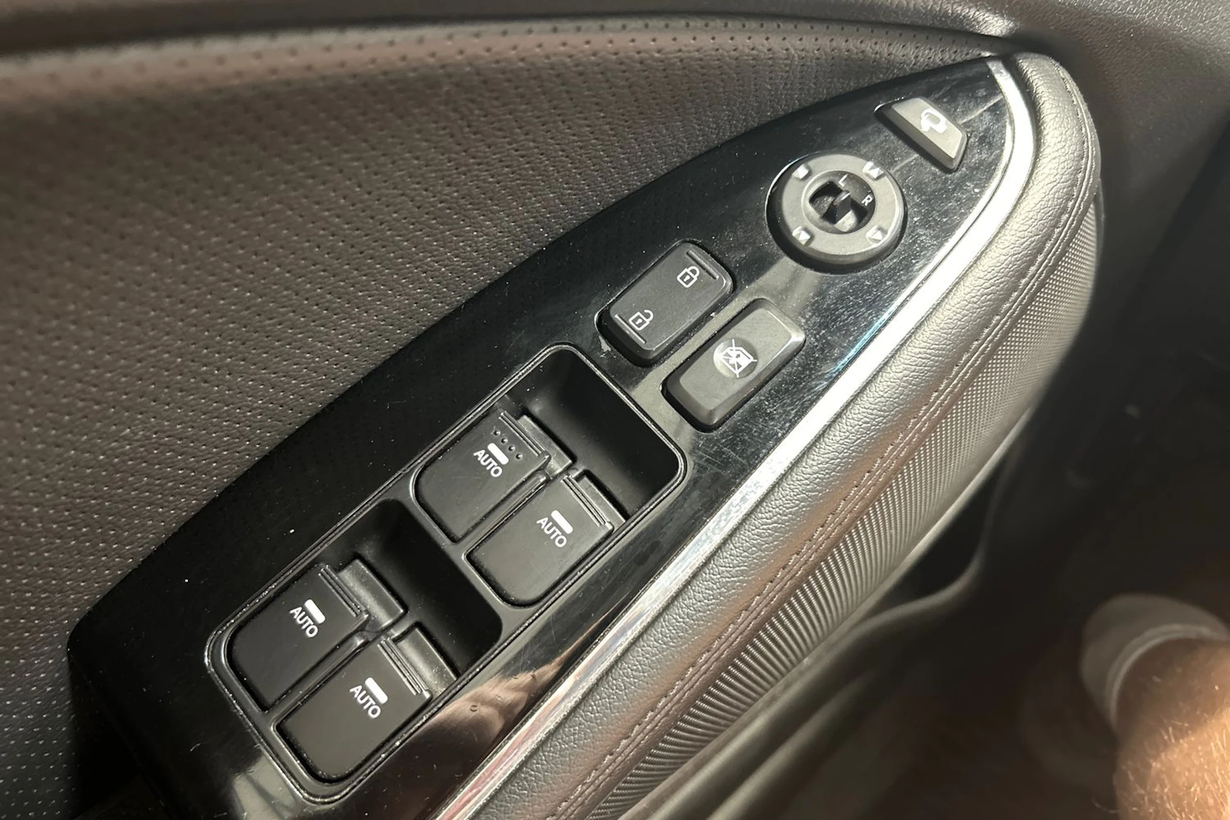 valkoinen Kia Optima 2015 kuva 15.