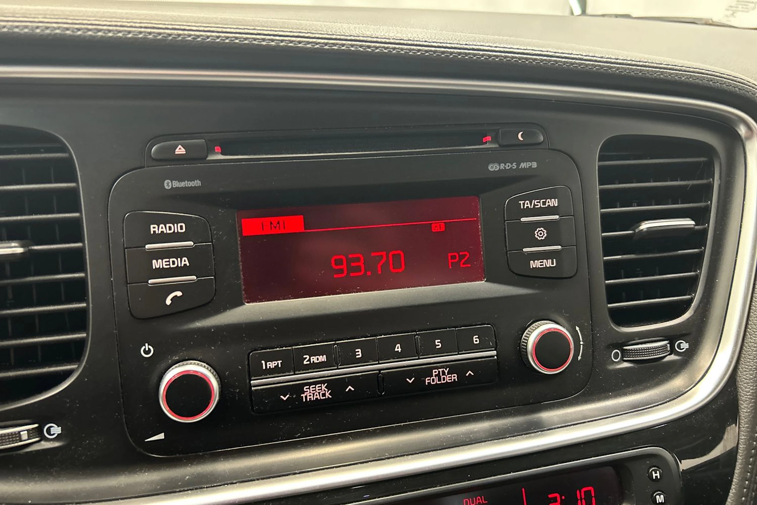 valkoinen Kia Optima 2015 kuva 19.