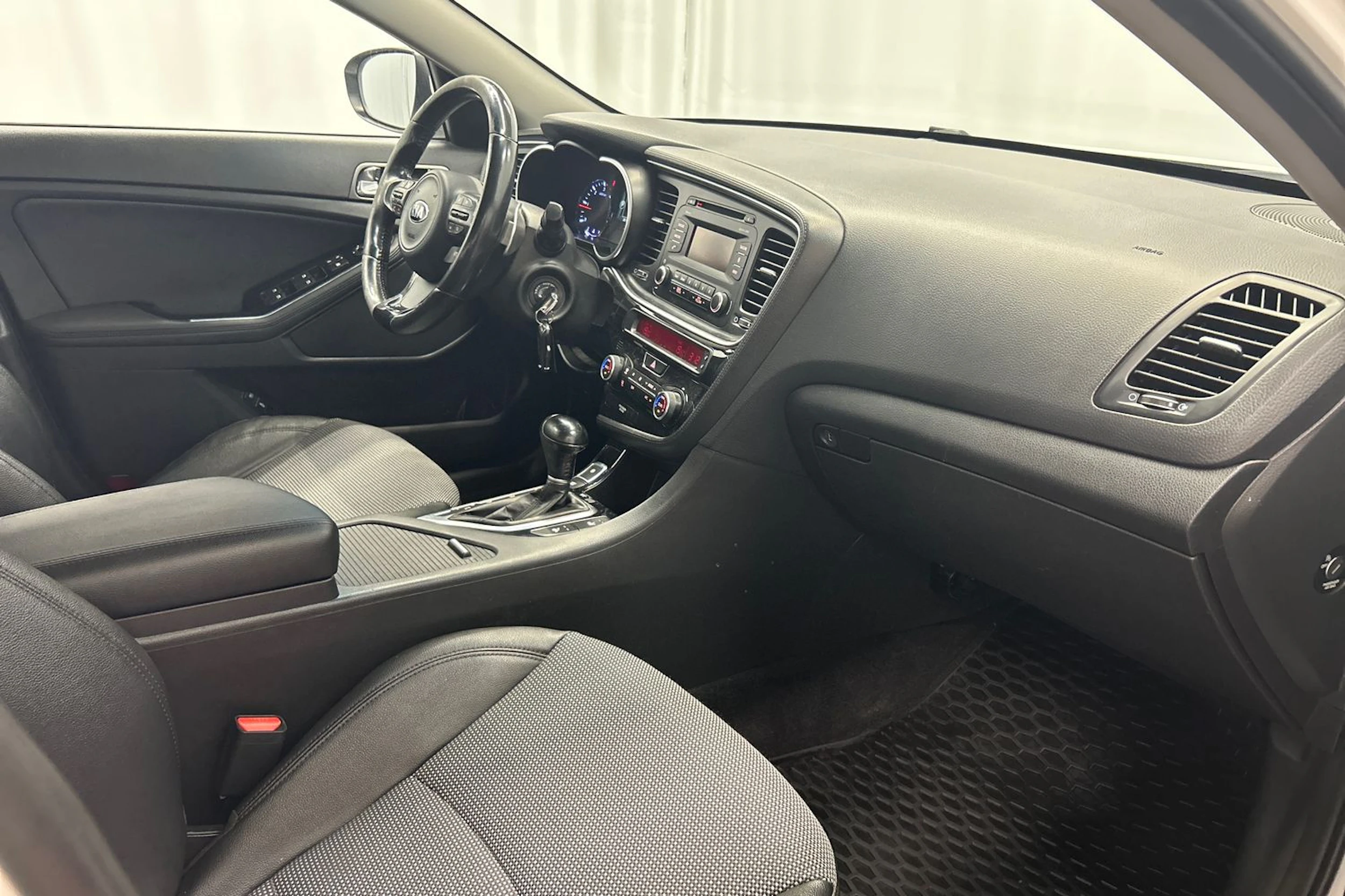 valkoinen Kia Optima 2015 kuva 23.