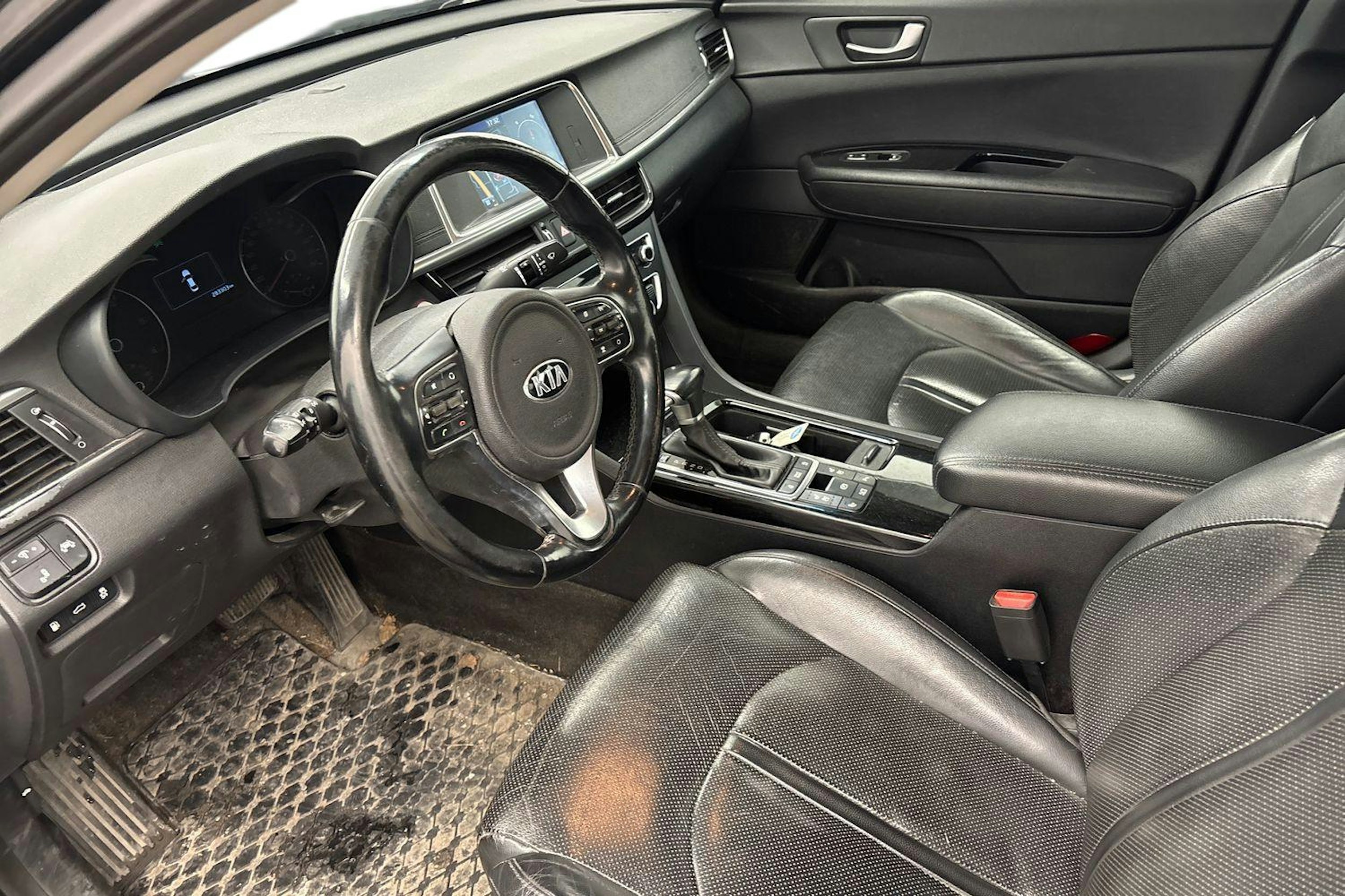 Musta Kia Optima 2016 kuva 7.