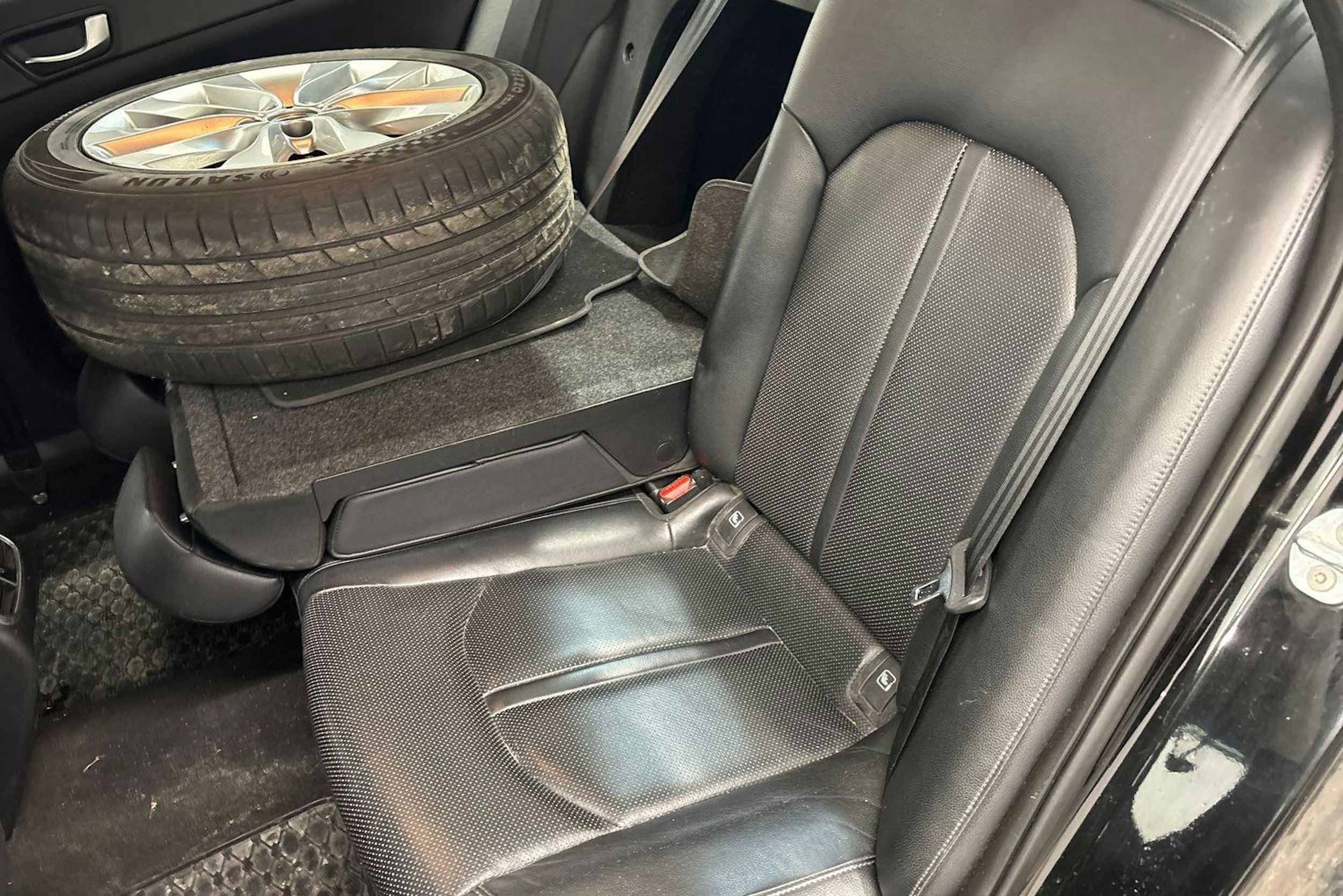 Musta Kia Optima 2016 kuva 8.