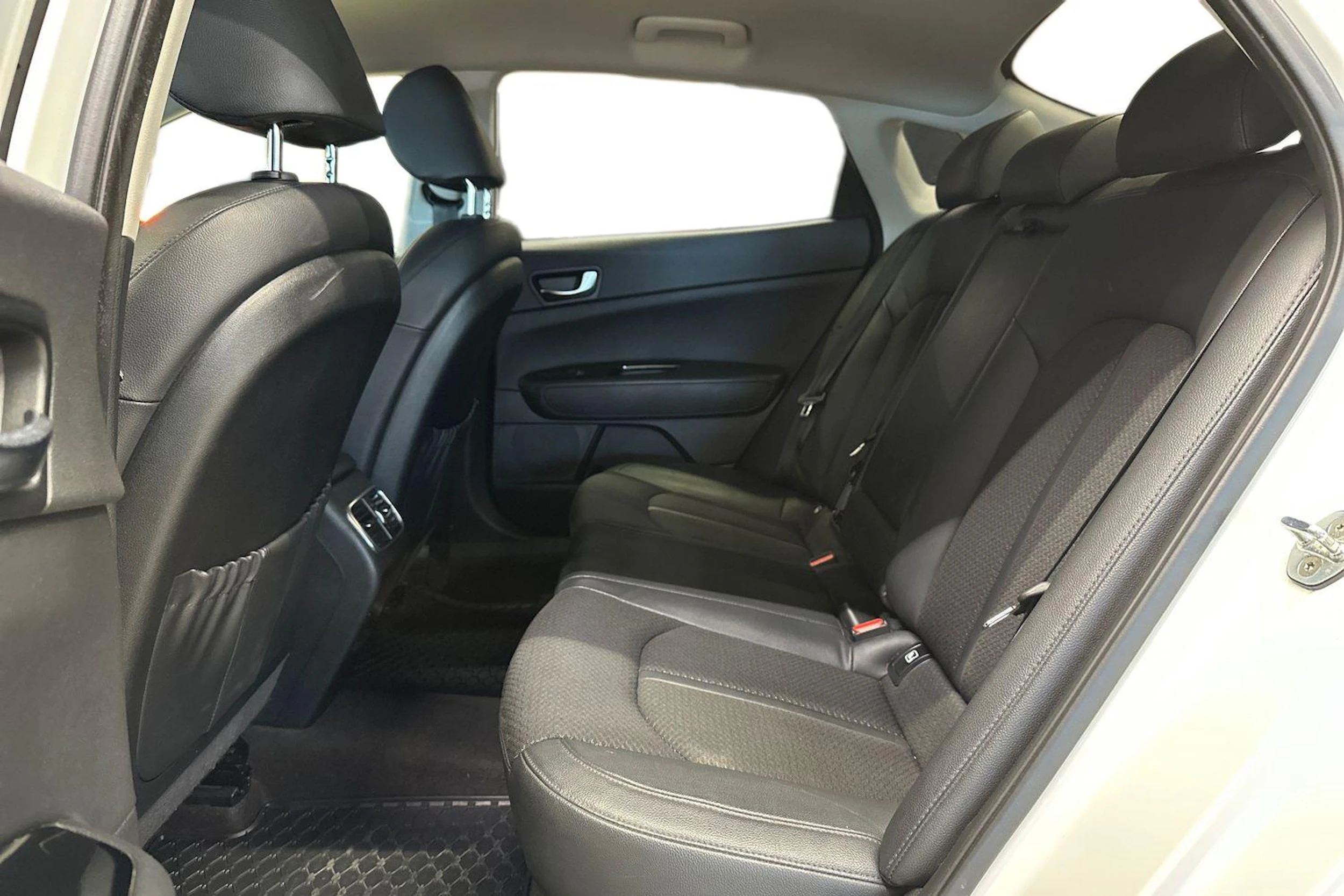 valkoinen Kia Optima 2016 kuva 11.