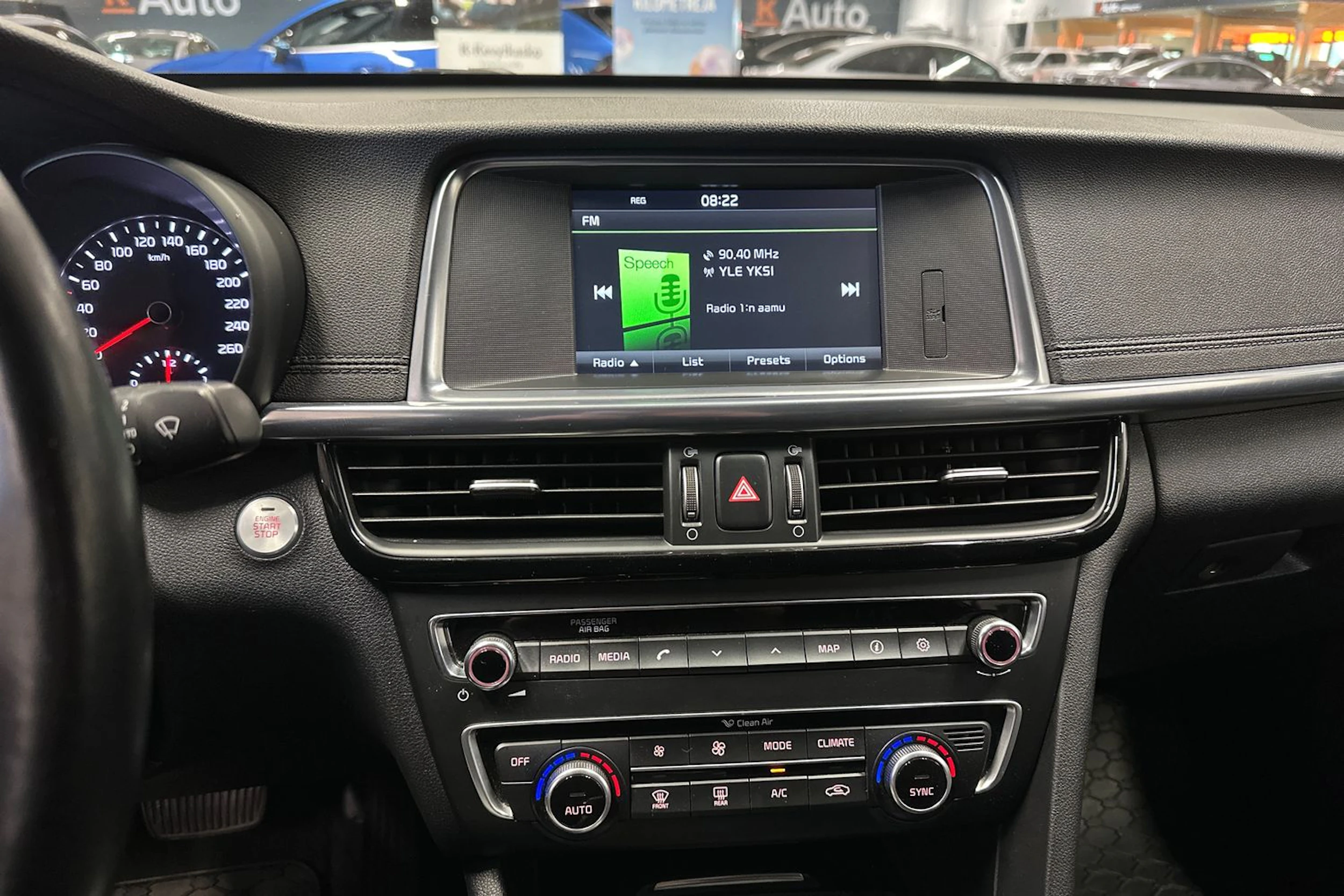 valkoinen Kia Optima 2016 kuva 17.