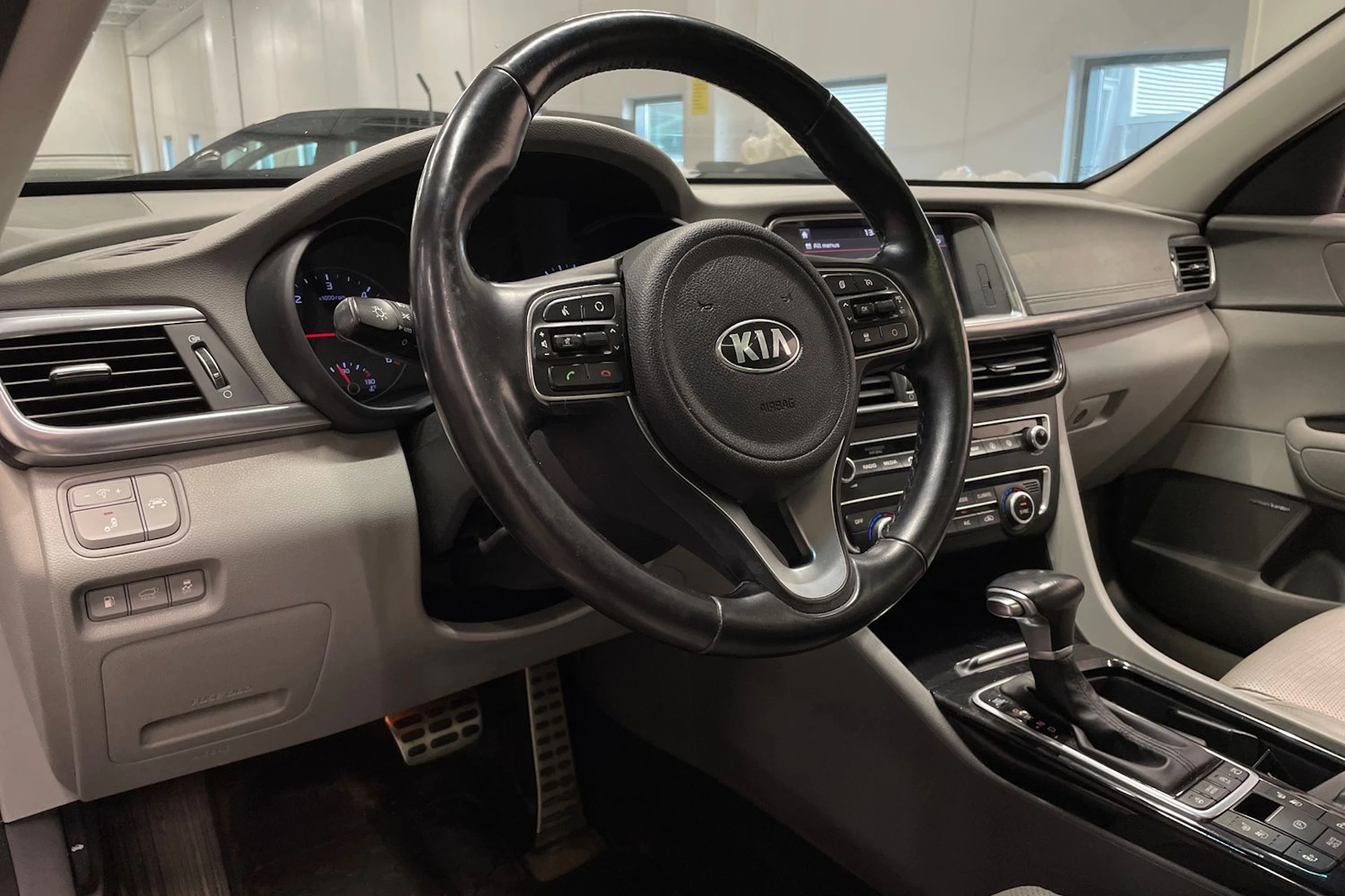 musta Kia Optima 2017 kuva 25.