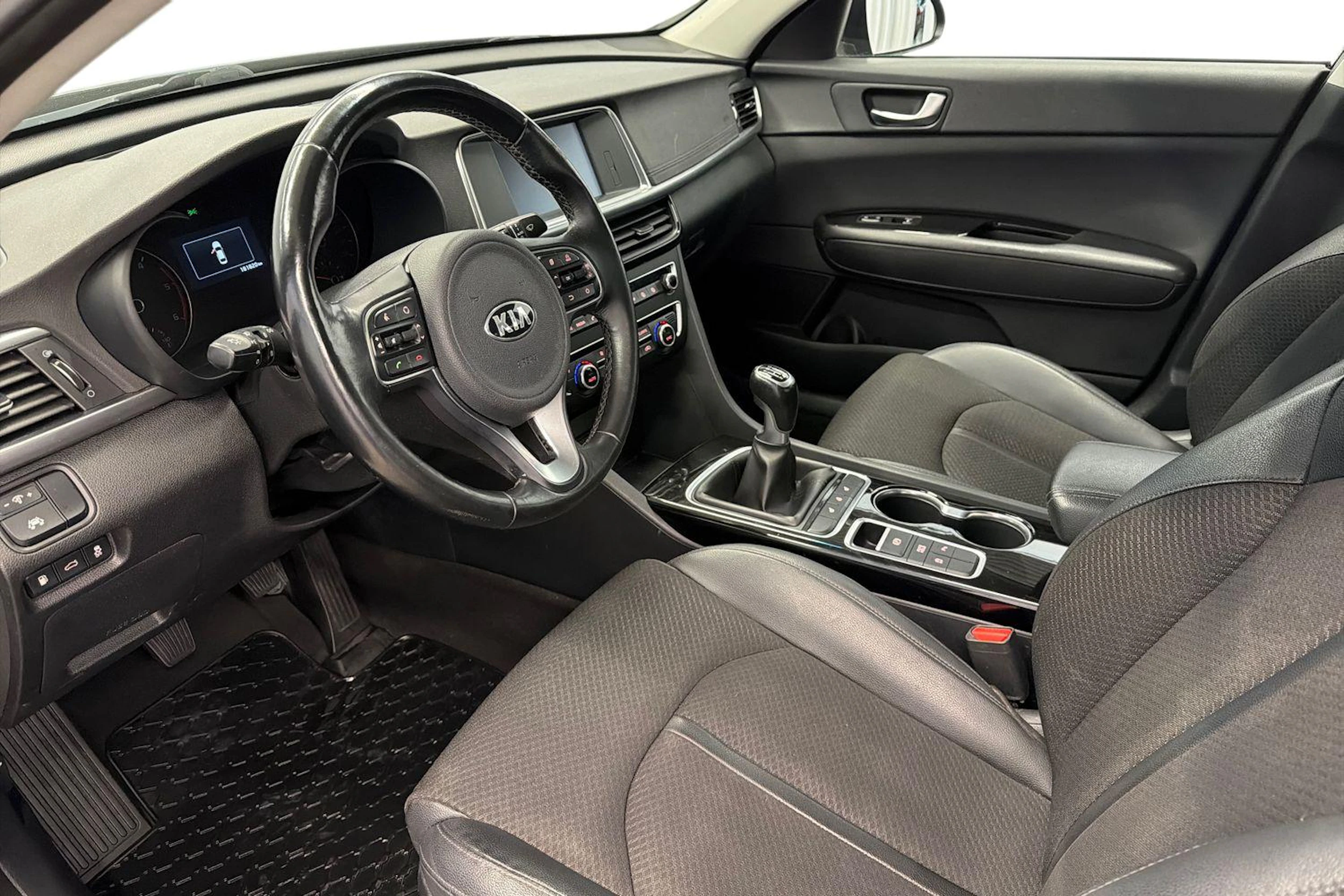 musta Kia Optima 2018 kuva 6.