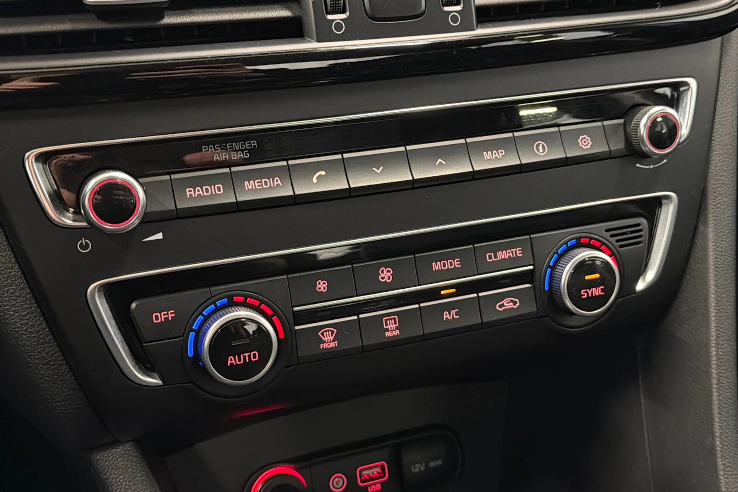 musta Kia Optima 2018 kuva 18.