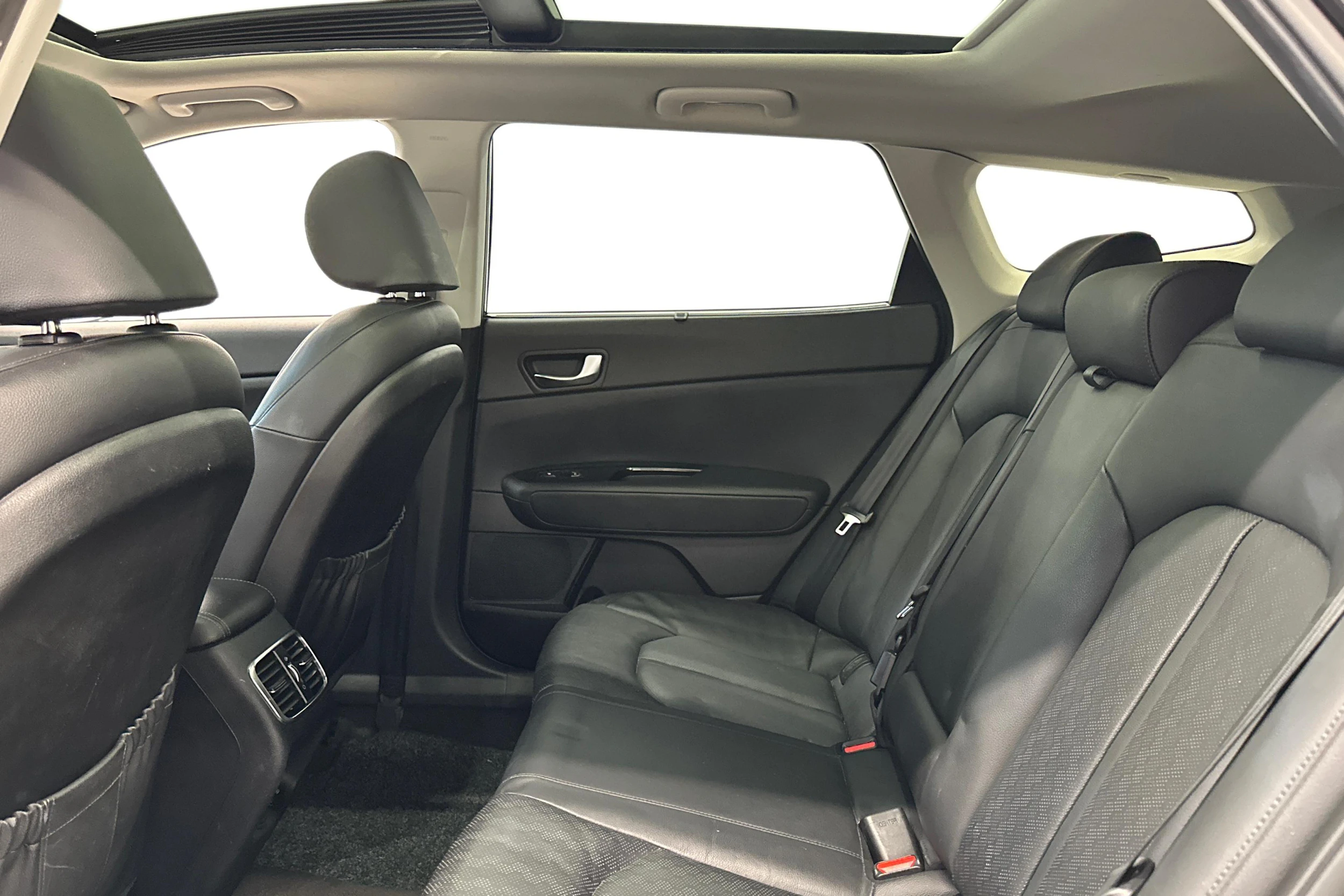 musta Kia Optima 2018 kuva 8.