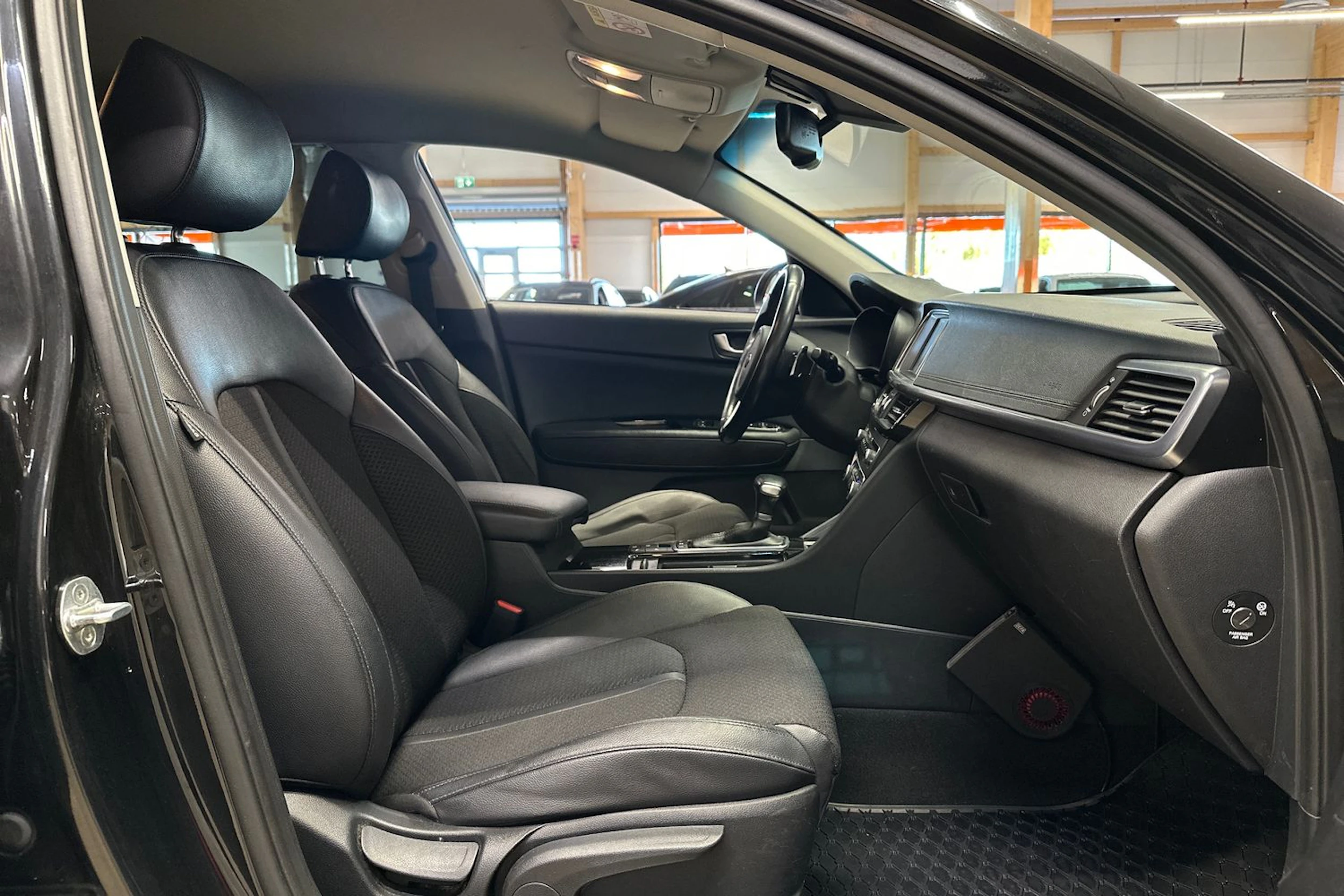 musta Kia Optima 2018 kuva 11.