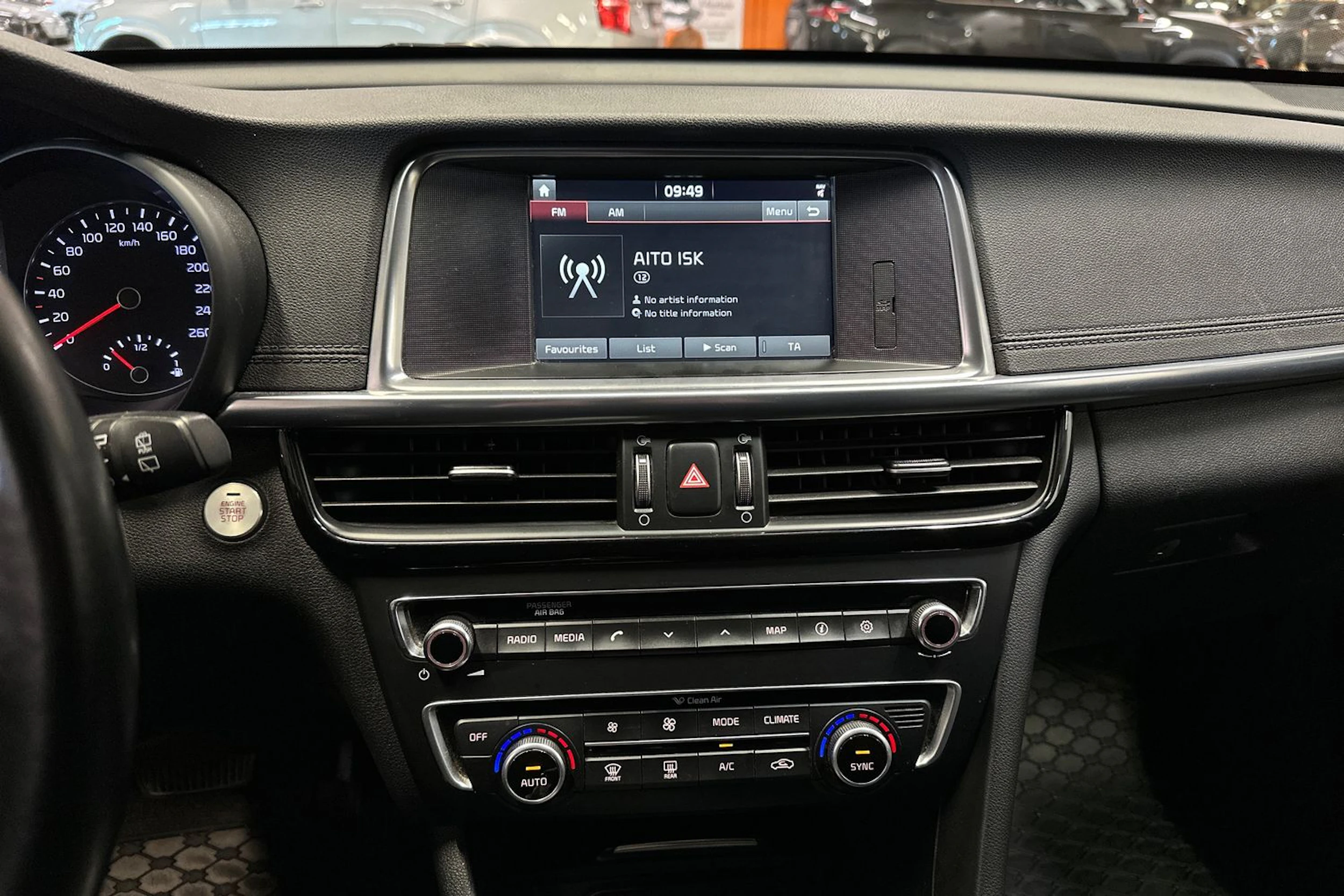 musta Kia Optima 2018 kuva 16.
