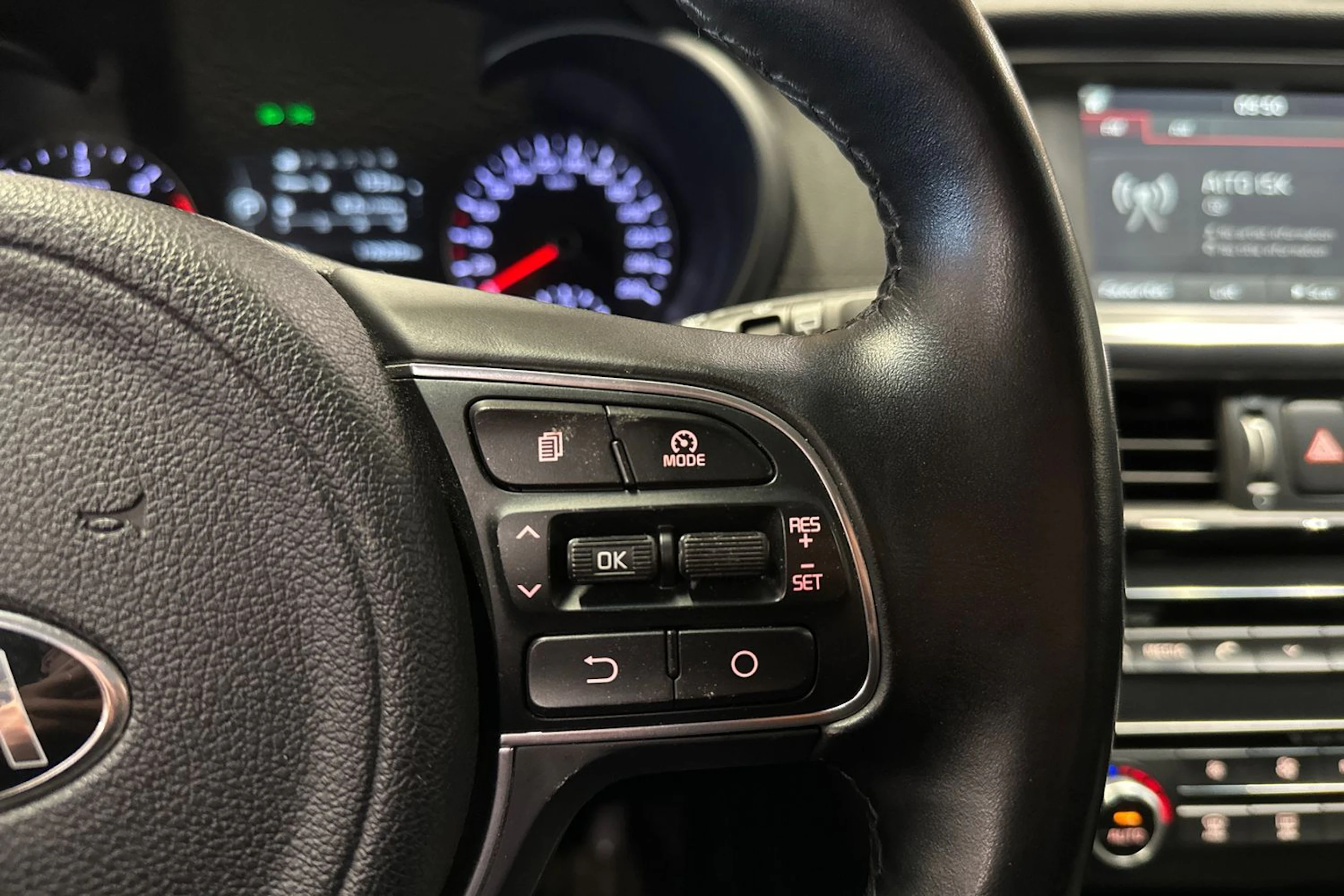 musta Kia Optima 2018 kuva 21.