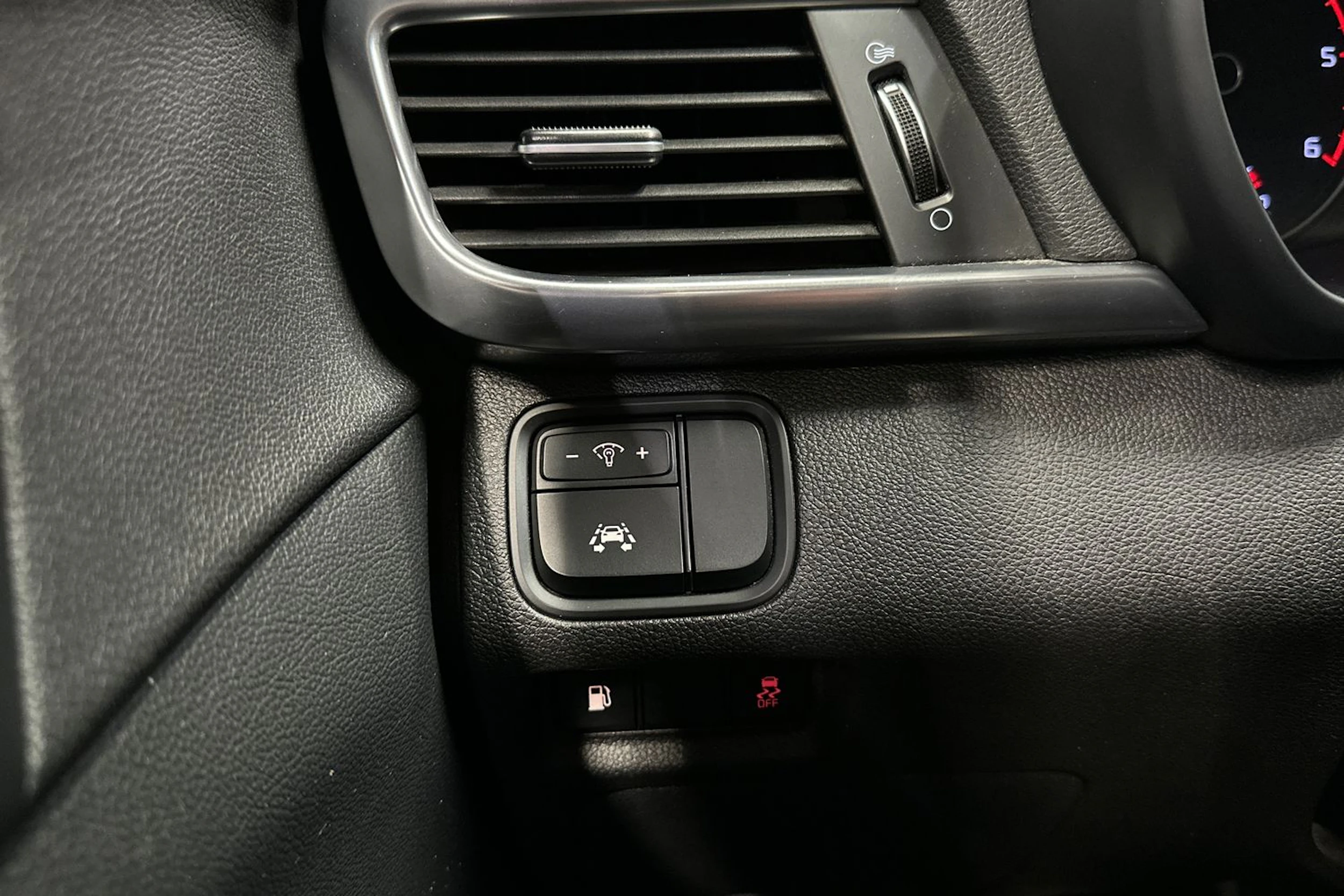musta Kia Optima 2018 kuva 22.