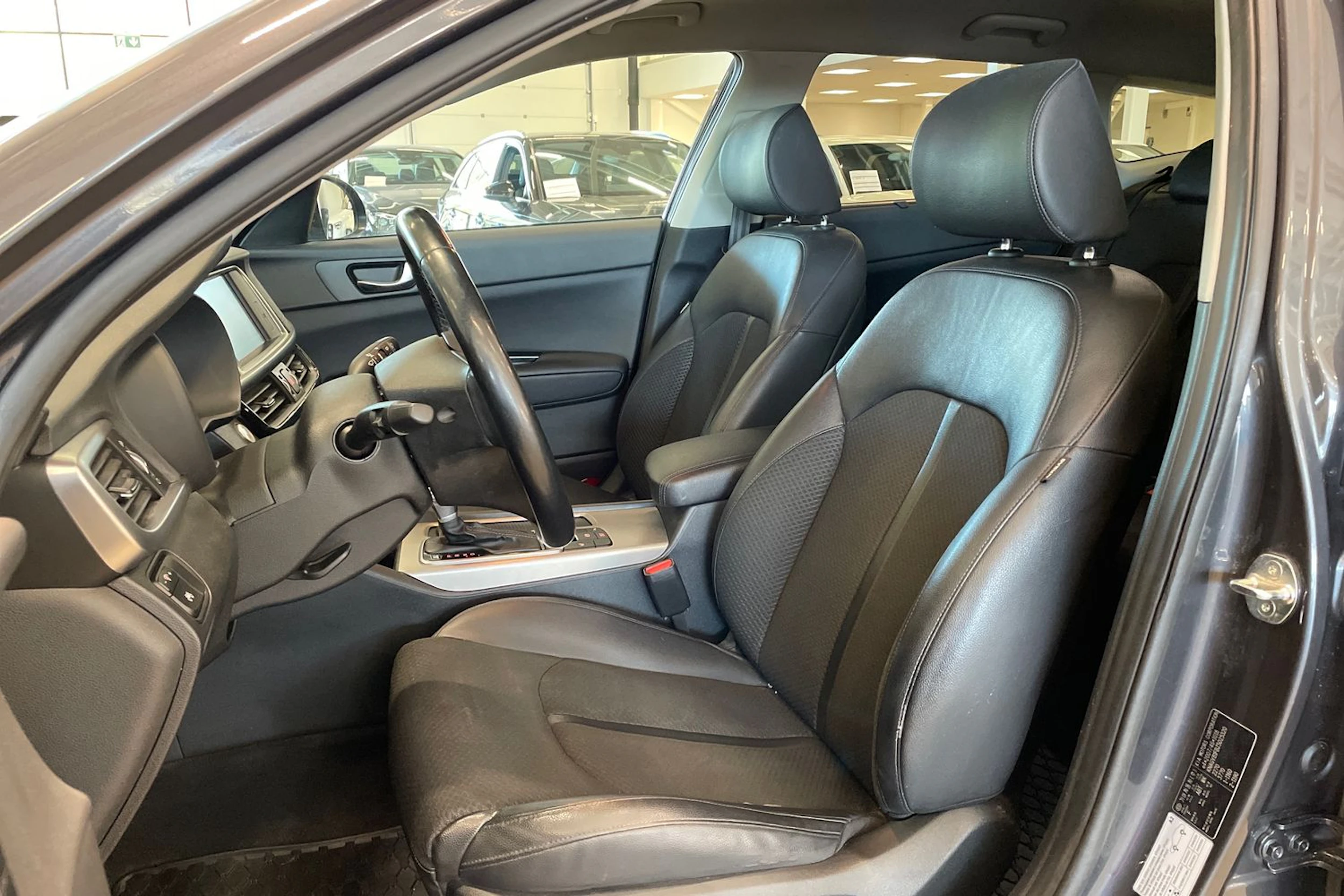 harmaa Kia Optima 2018 kuva 15.
