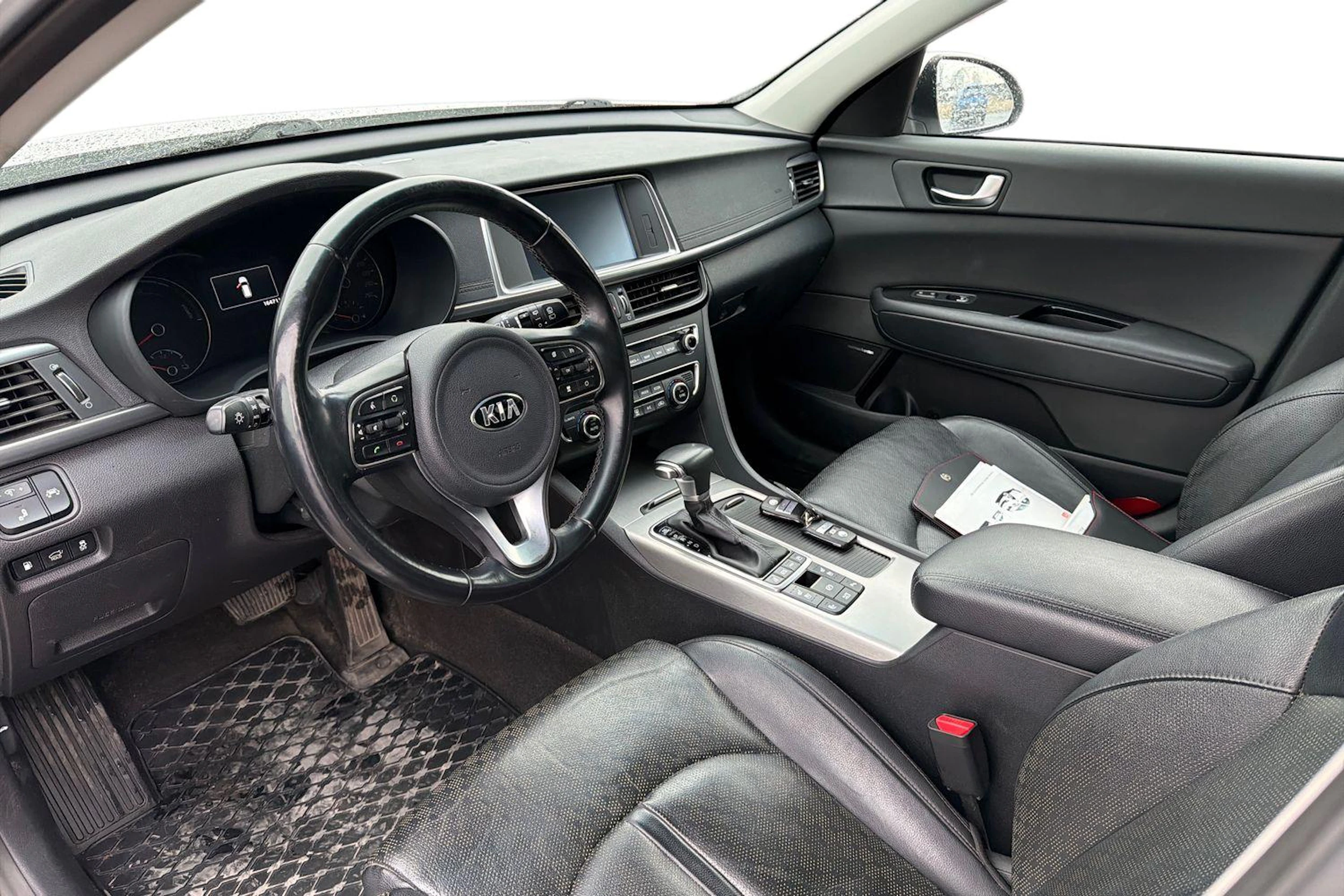 Valkoinen Kia Optima 2018 kuva 3.