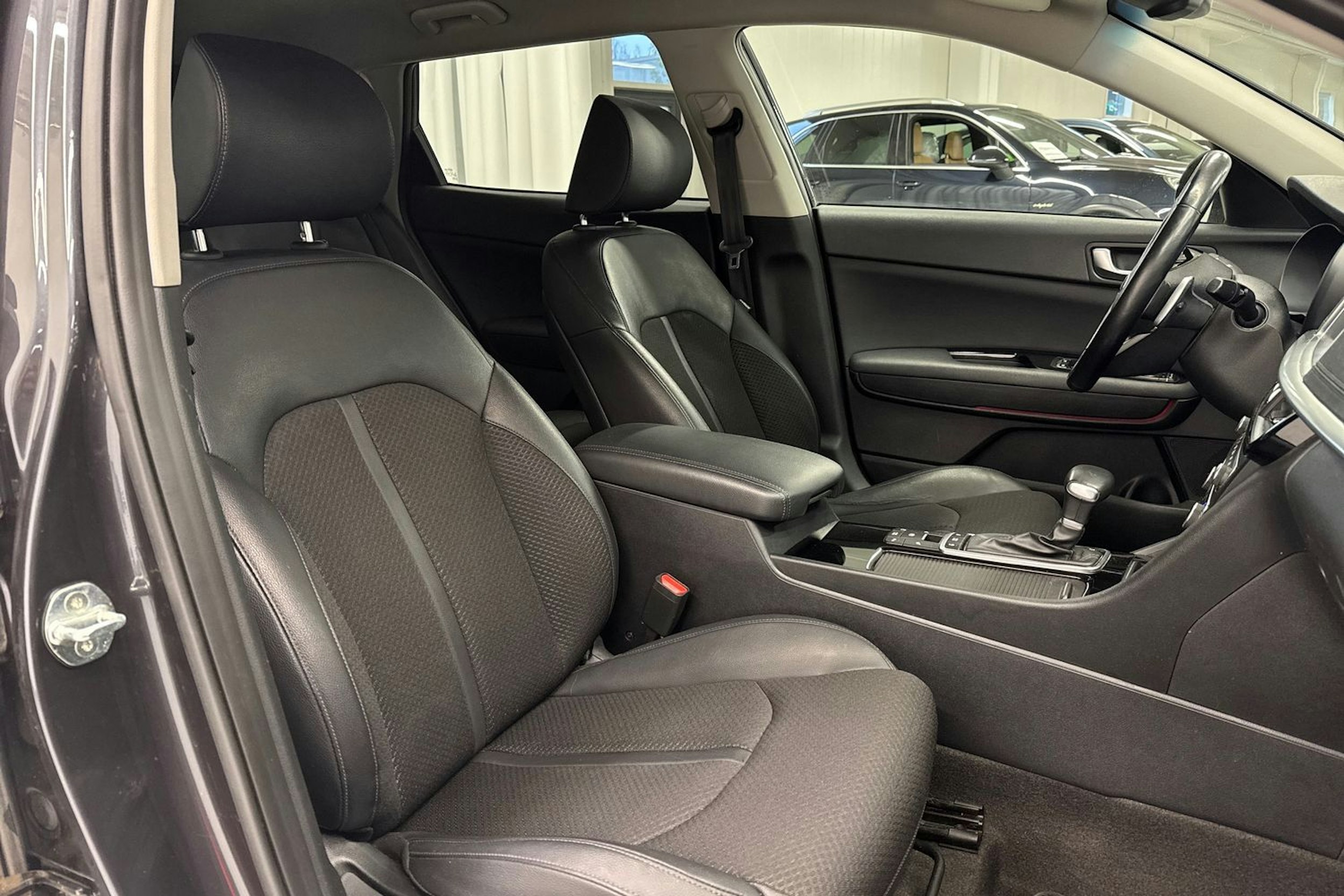 harmaa Kia Optima 2019 kuva 10.