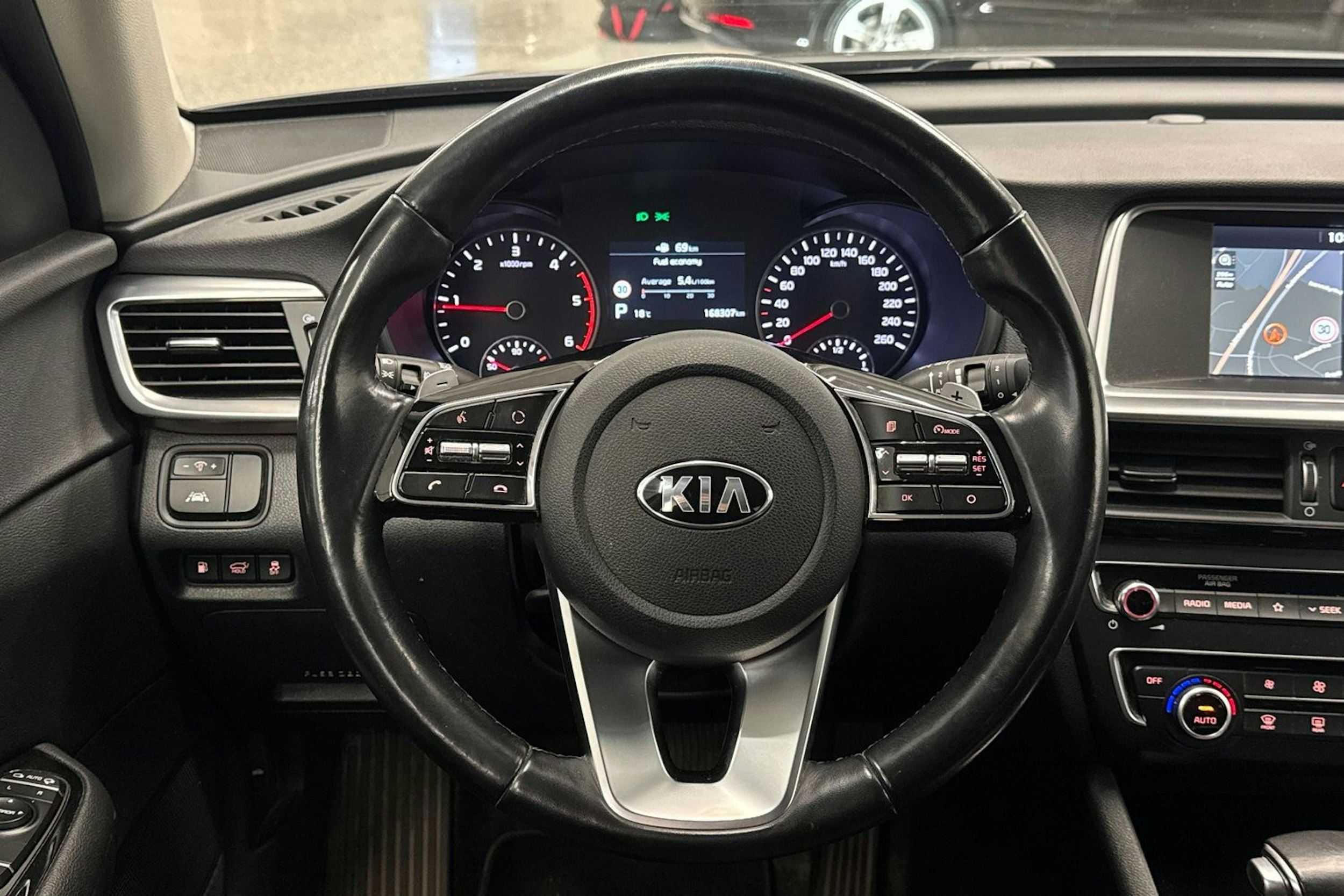 harmaa Kia Optima 2019 kuva 11.