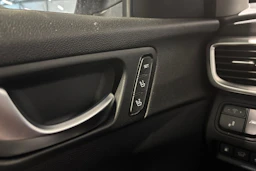 valkoinen Kia Optima 2019 kuva 5.