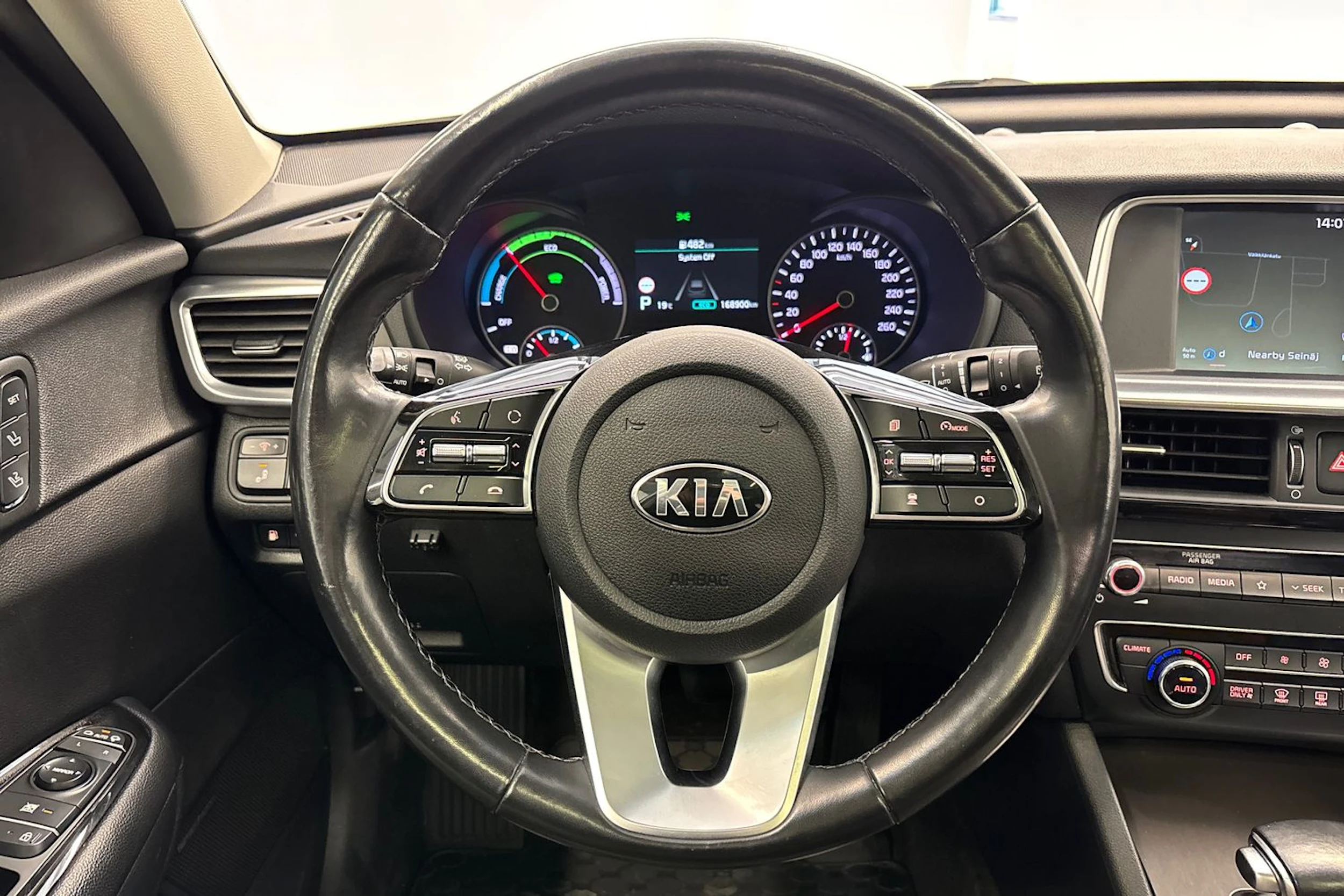 valkoinen Kia Optima 2019 kuva 12.