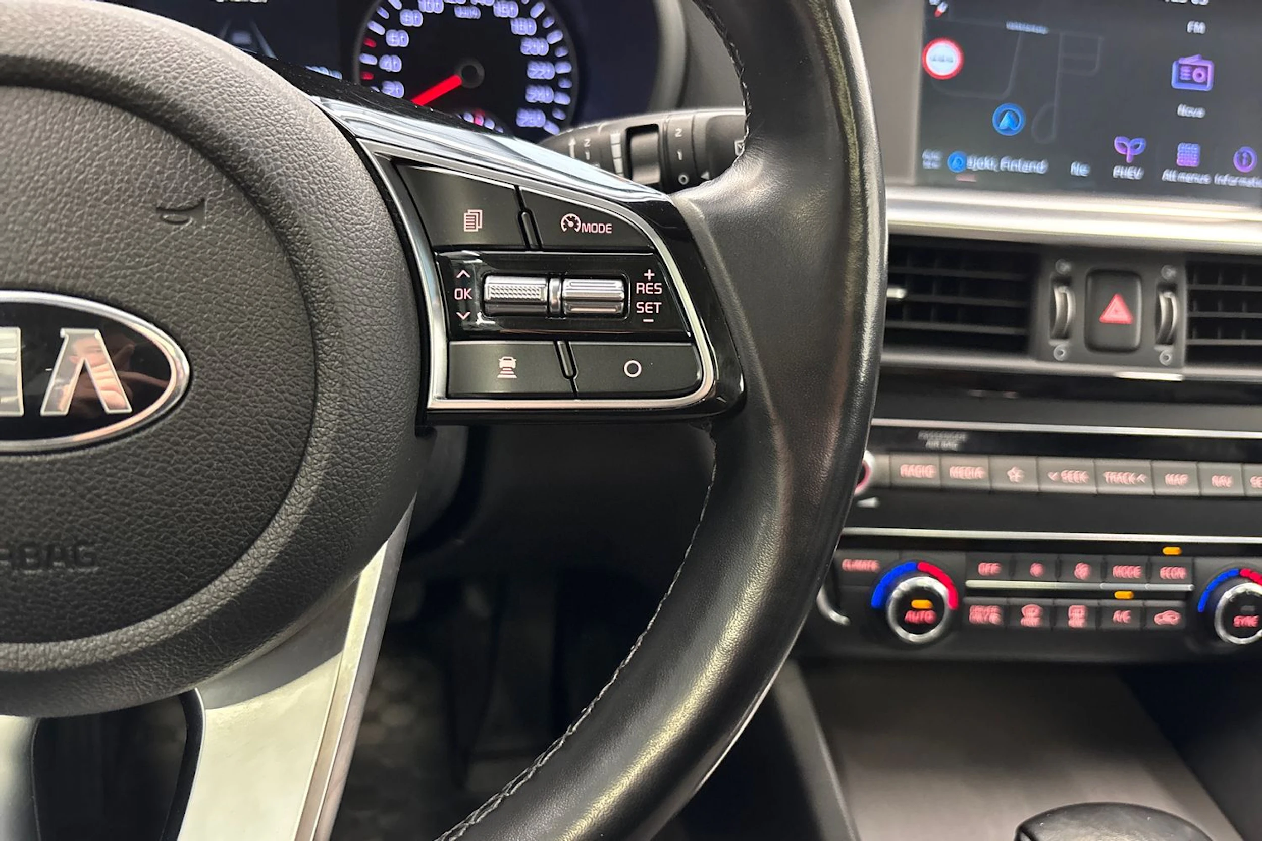 valkoinen Kia Optima 2019 kuva 14.