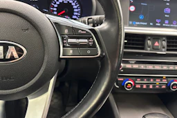 valkoinen Kia Optima 2019 kuva 14.