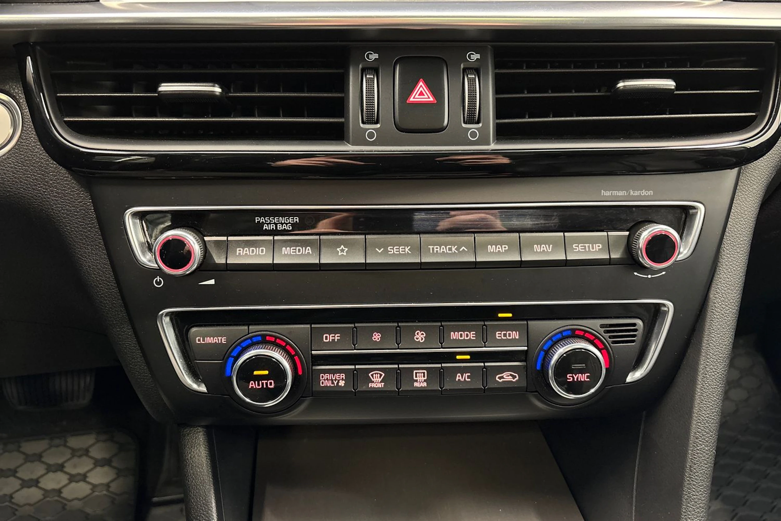 valkoinen Kia Optima 2019 kuva 18.