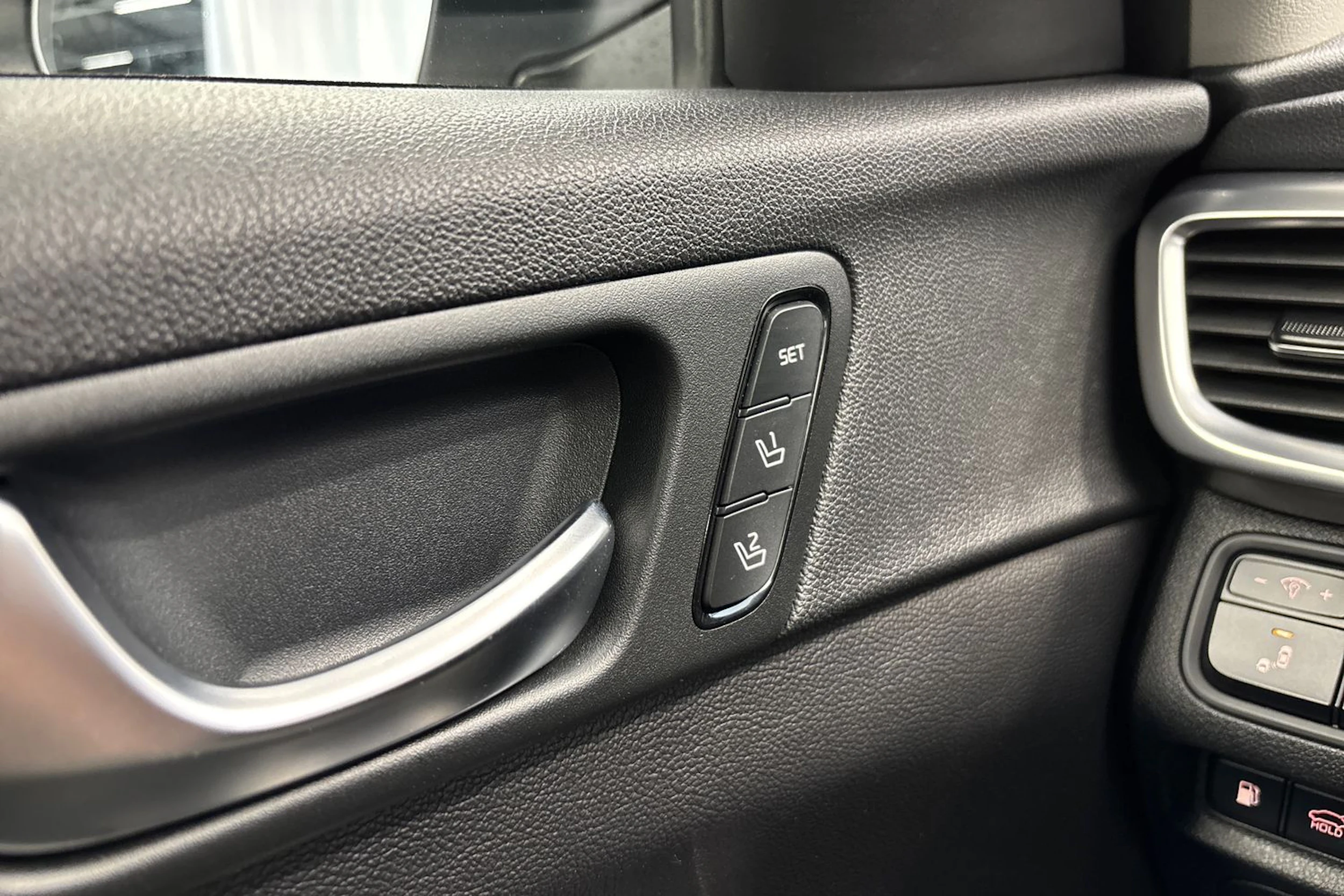 valkoinen Kia Optima 2019 kuva 25.