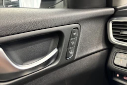 valkoinen Kia Optima 2019 kuva 25.