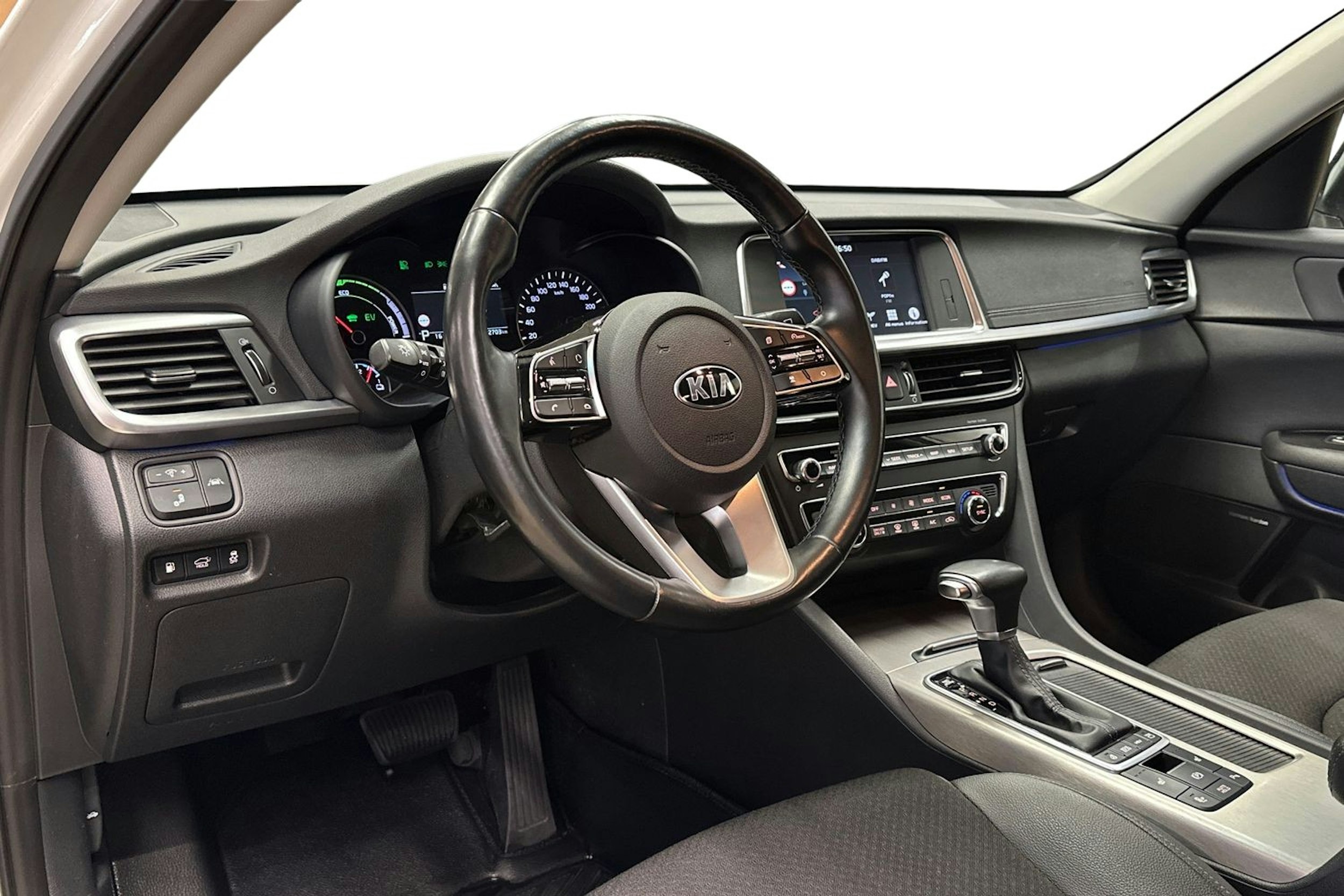 valkoinen Kia Optima 2019 kuva 7.