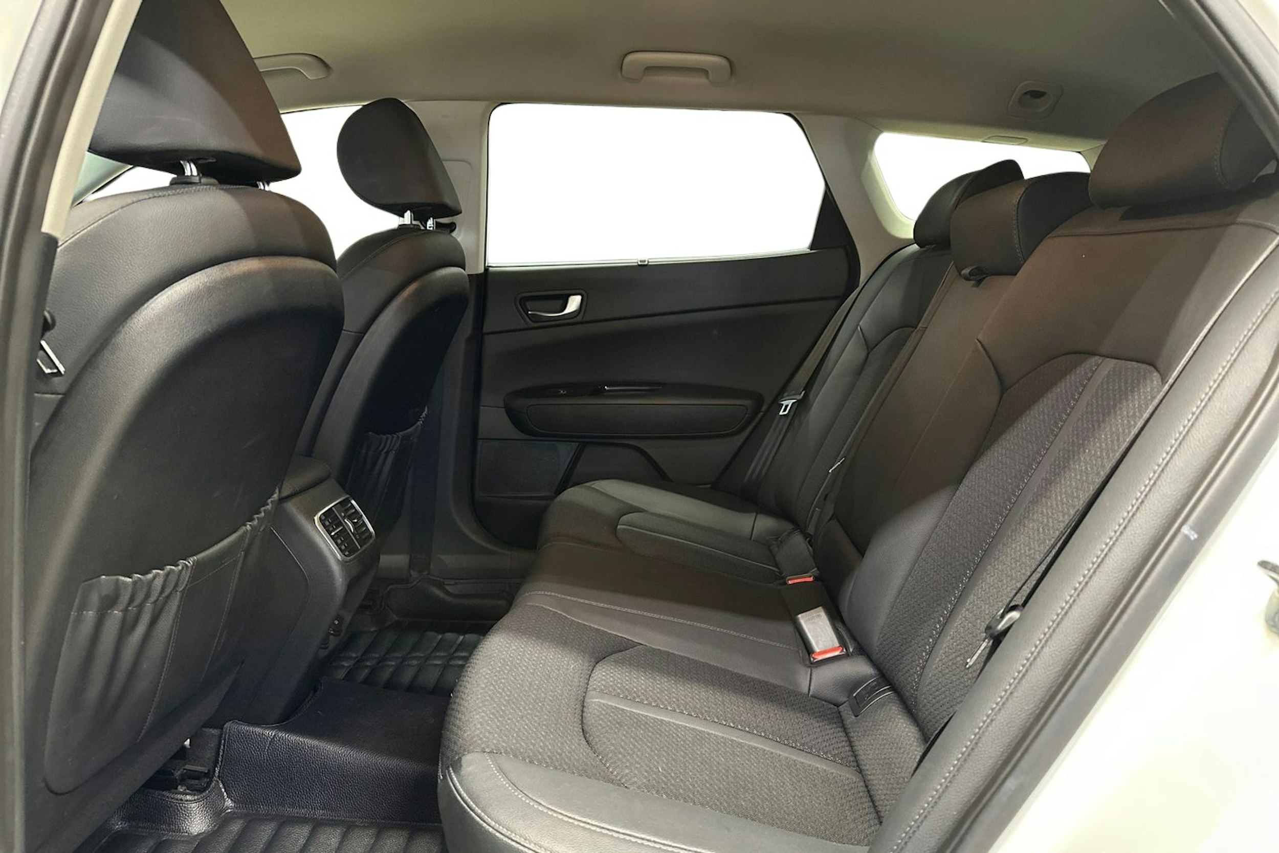 valkoinen Kia Optima 2019 kuva 10.