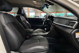 valkoinen Kia Optima 2019 kuva 15.