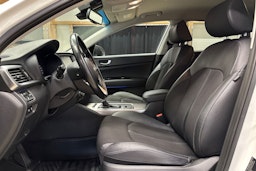 valkoinen Kia Optima 2019 kuva 17.