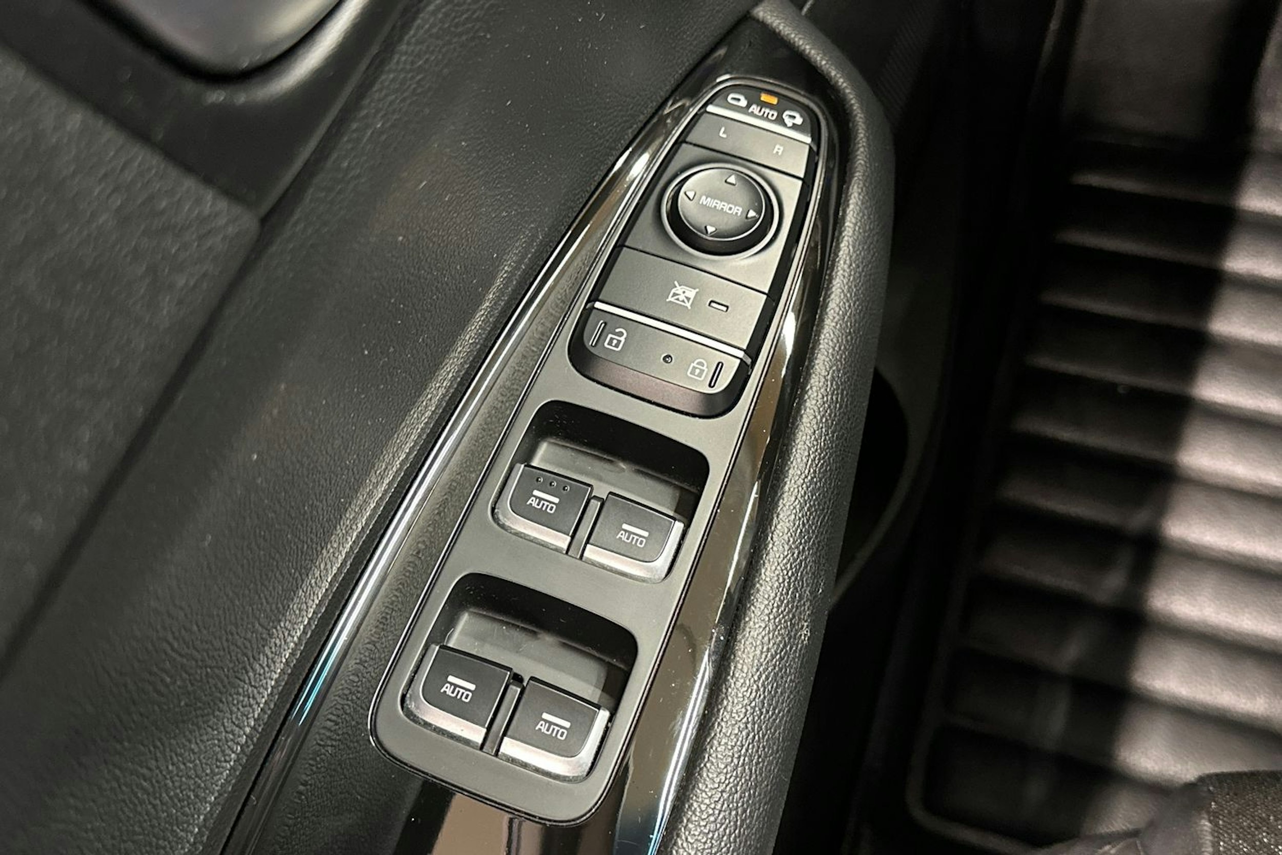 valkoinen Kia Optima 2019 kuva 34.