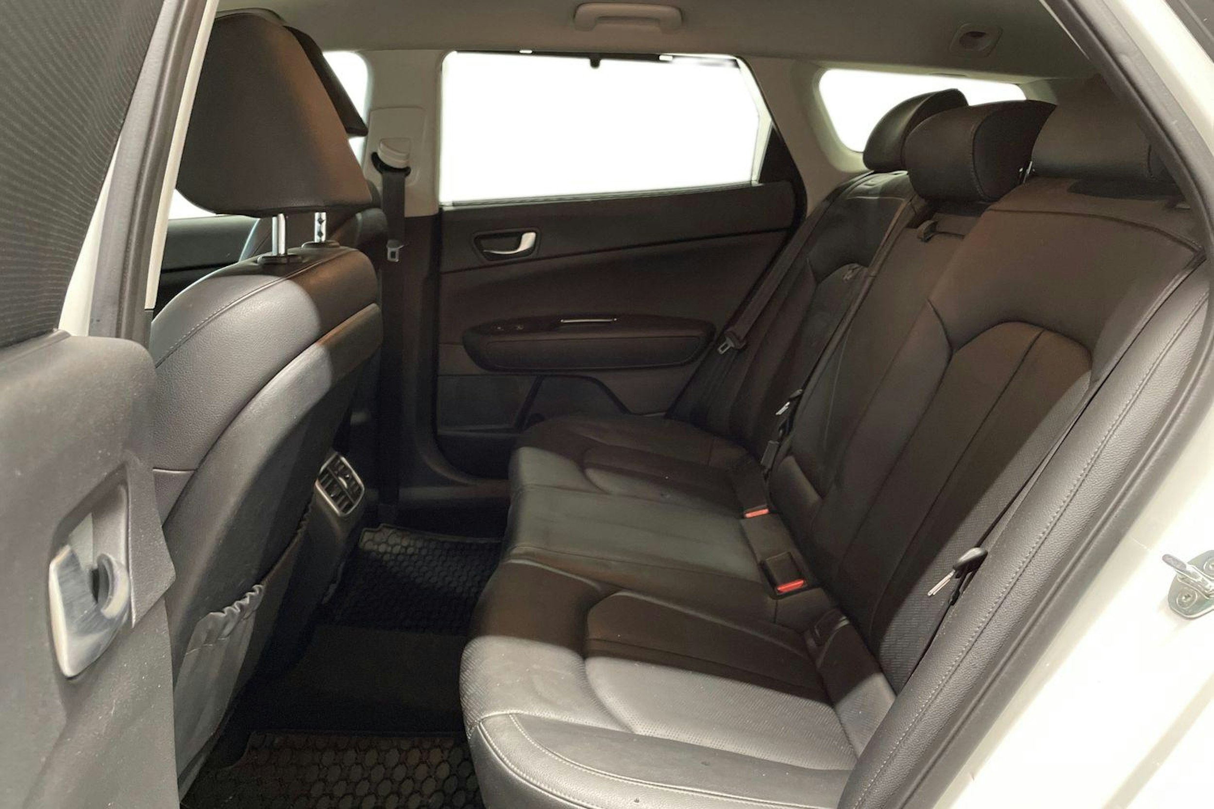valkoinen Kia Optima 2019 kuva 10.