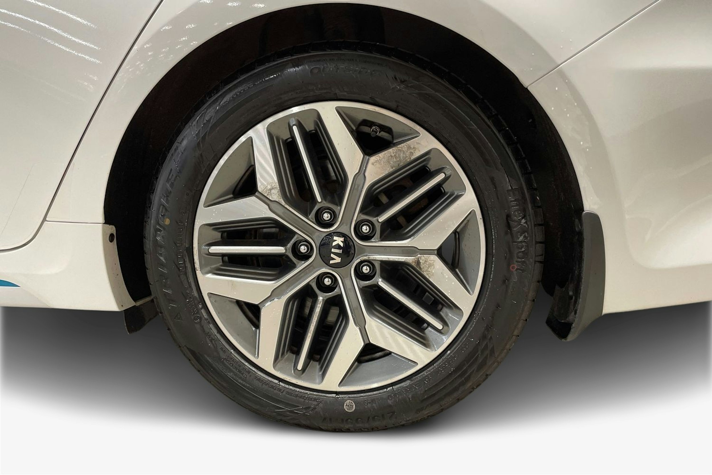 valkoinen Kia Optima 2019 kuva 11.