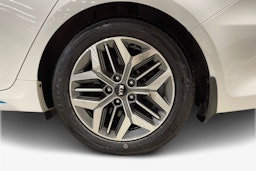 valkoinen Kia Optima 2019 kuva 11.